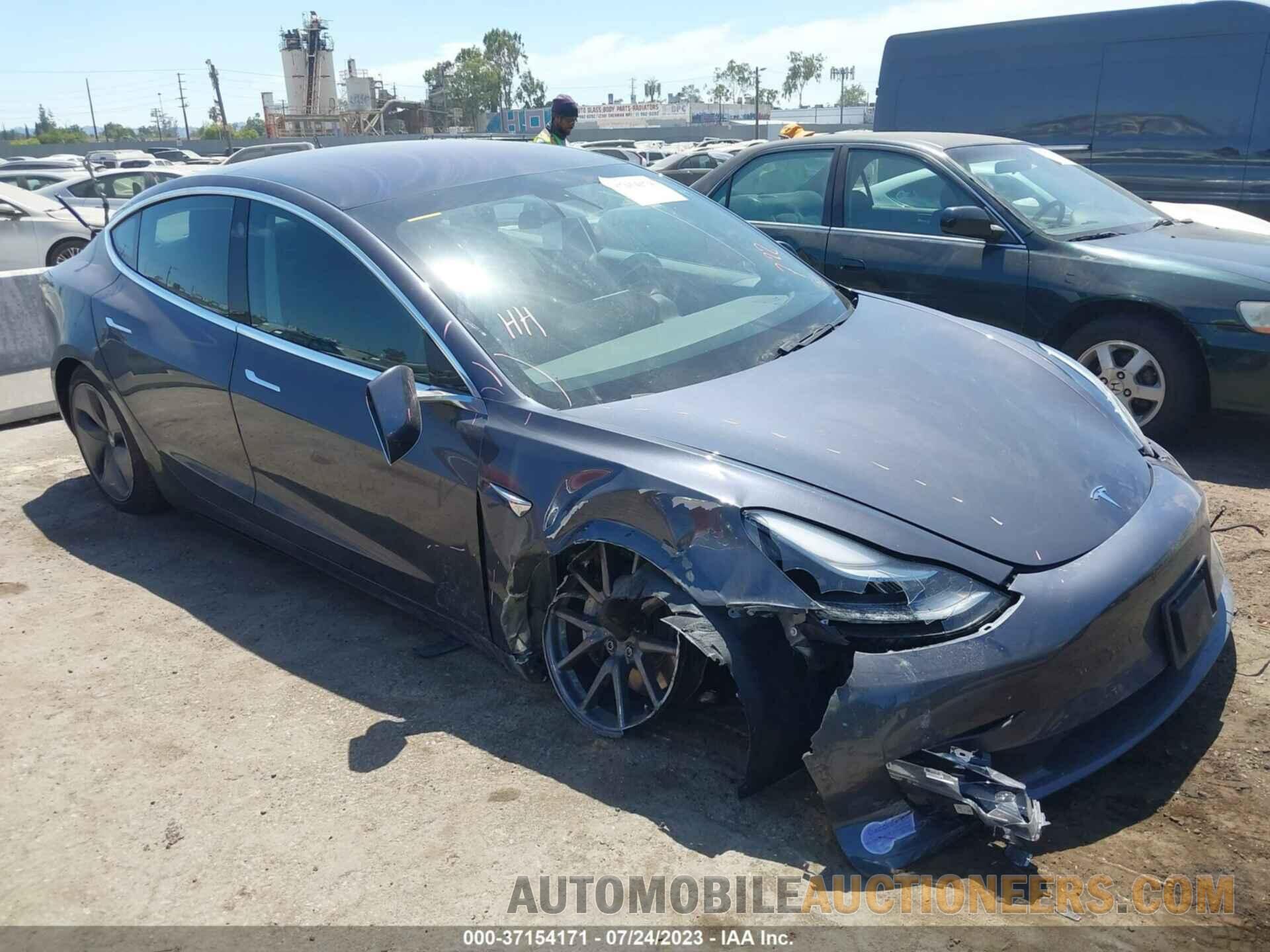 5YJ3E1EA6JF157637 TESLA MODEL 3 2018