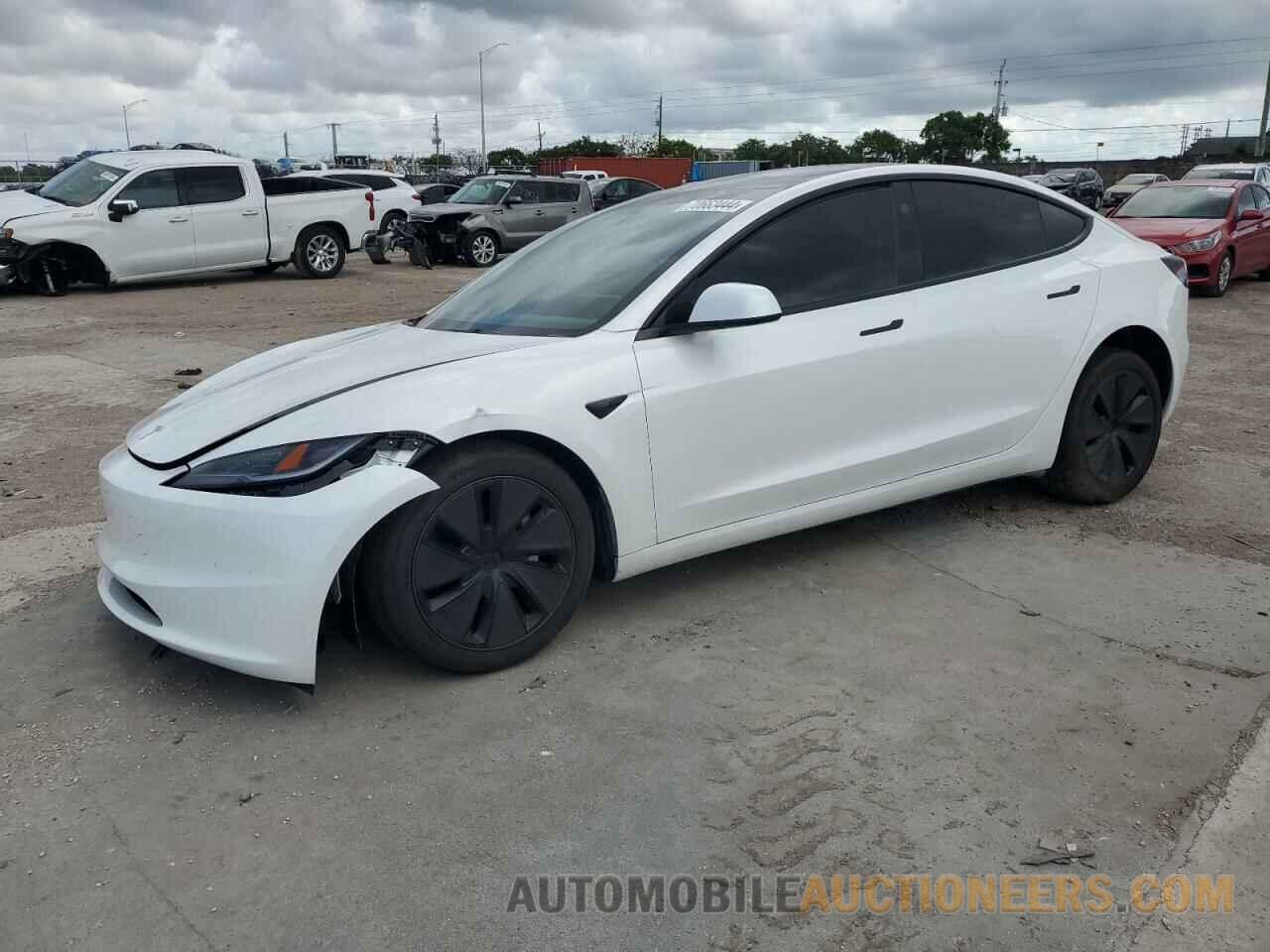 5YJ3E1EA7RF733070 TESLA MODEL 3 2024