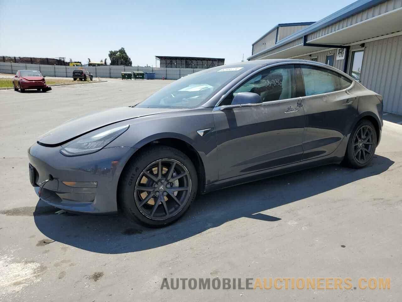 5YJ3E1EA8JF021672 TESLA MODEL 3 2018