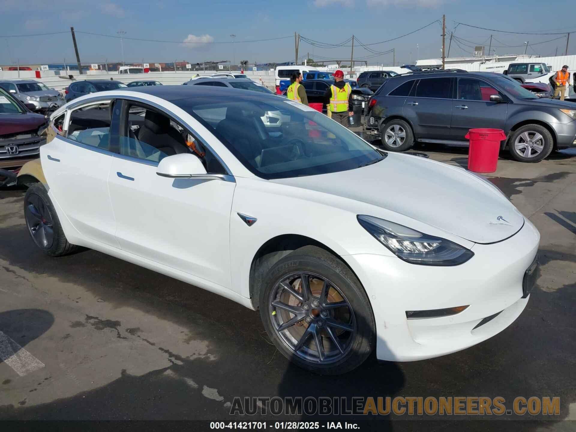 5YJ3E1EA8JF041002 TESLA MODEL 3 2018