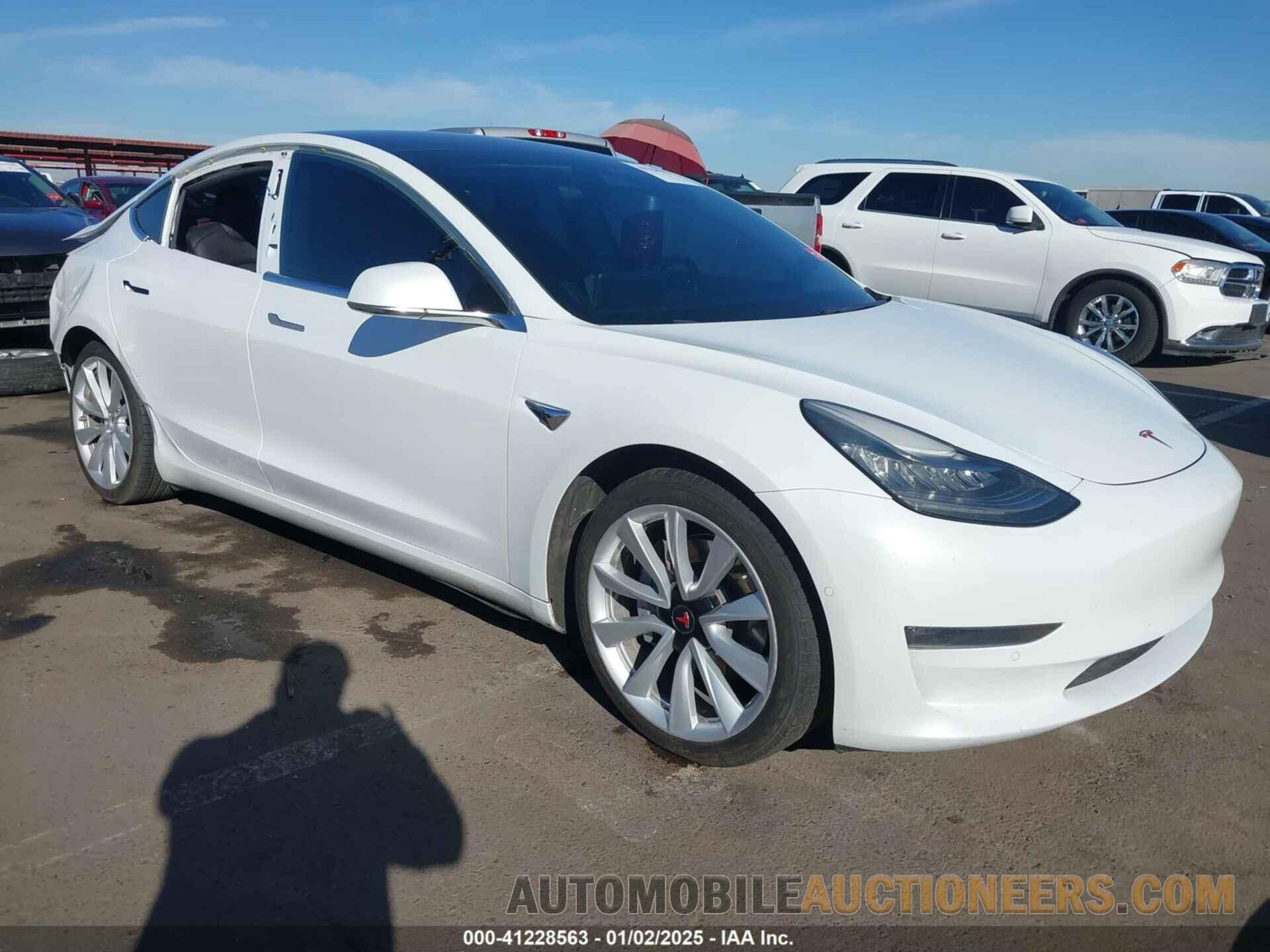 5YJ3E1EA8JF053084 TESLA MODEL 3 2018