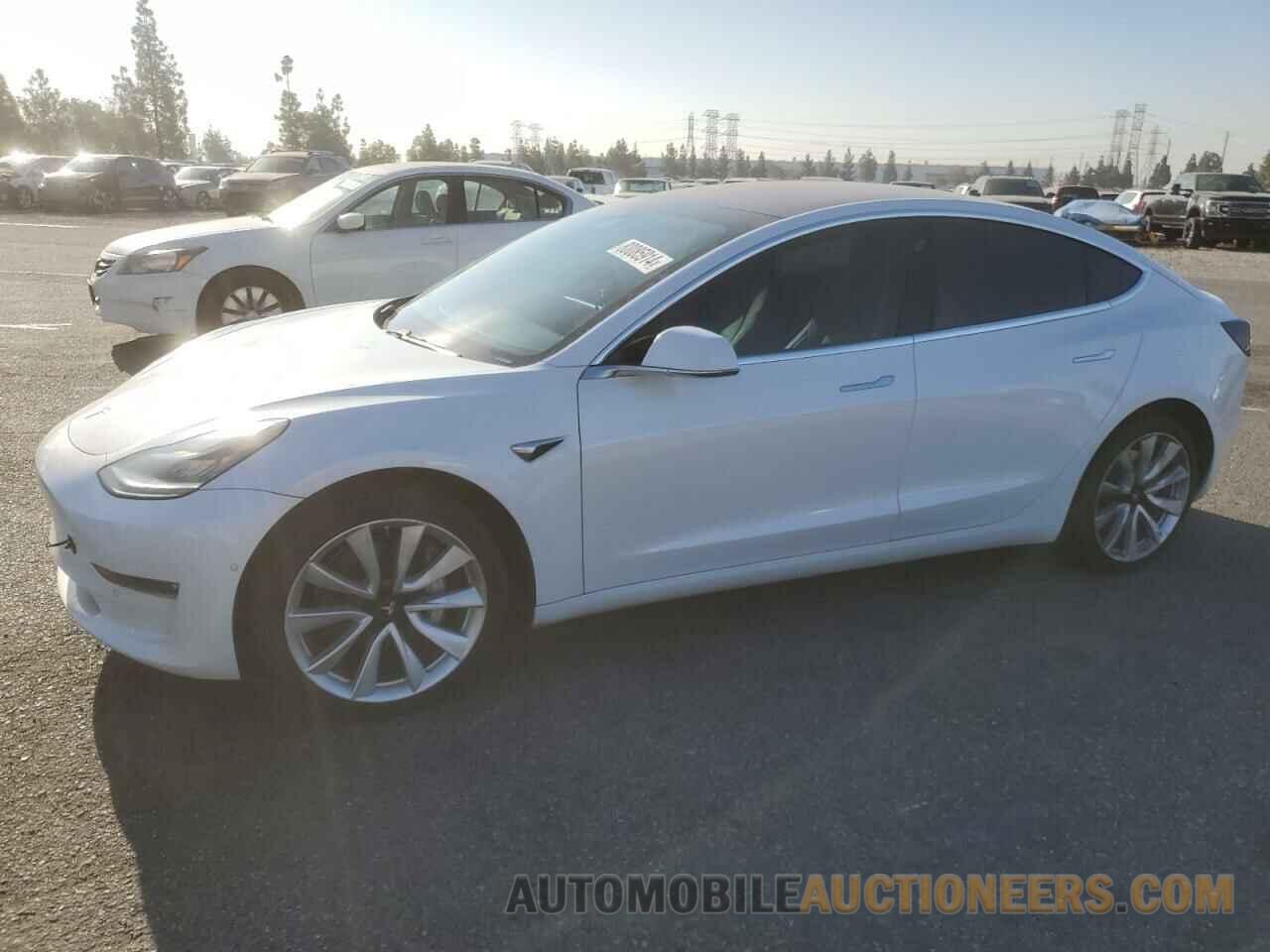 5YJ3E1EA8JF053733 TESLA MODEL 3 2018