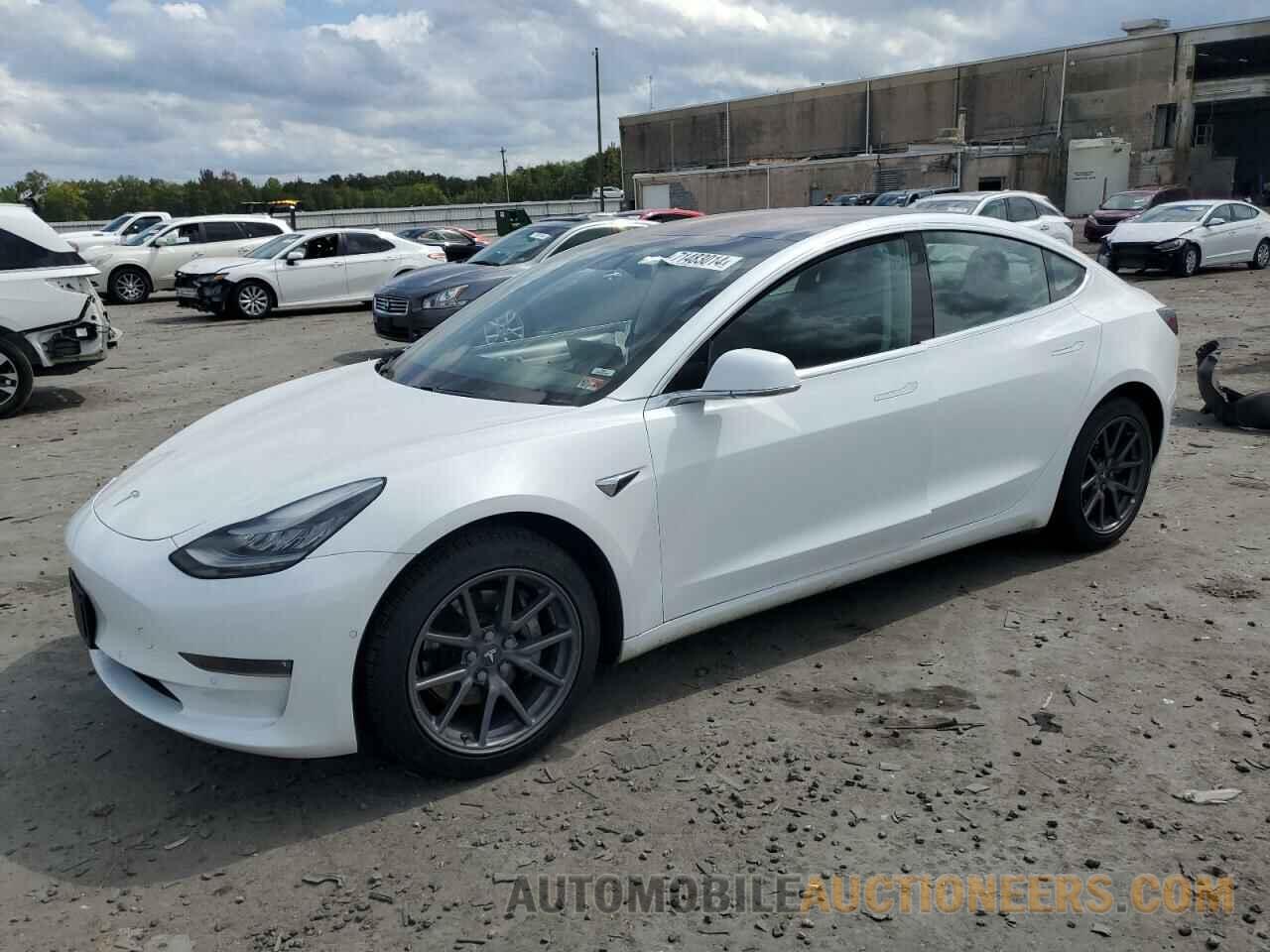 5YJ3E1EA8JF076218 TESLA MODEL 3 2018