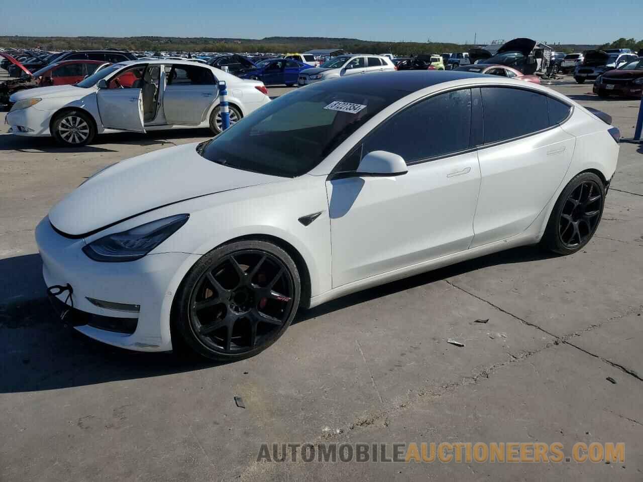 5YJ3E1EA8JF077322 TESLA MODEL 3 2018