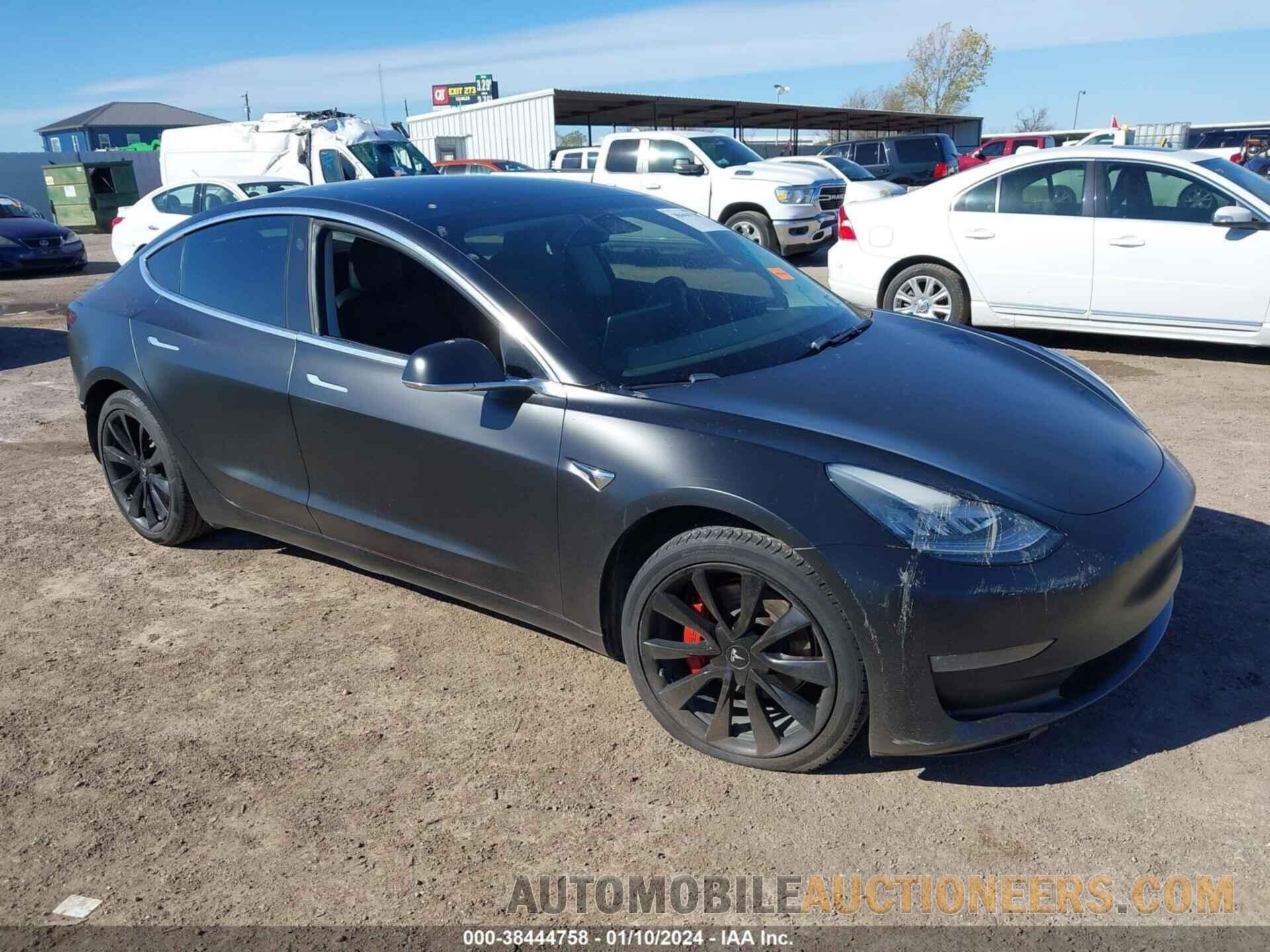 5YJ3E1EA8KF352320 TESLA MODEL 3 2019