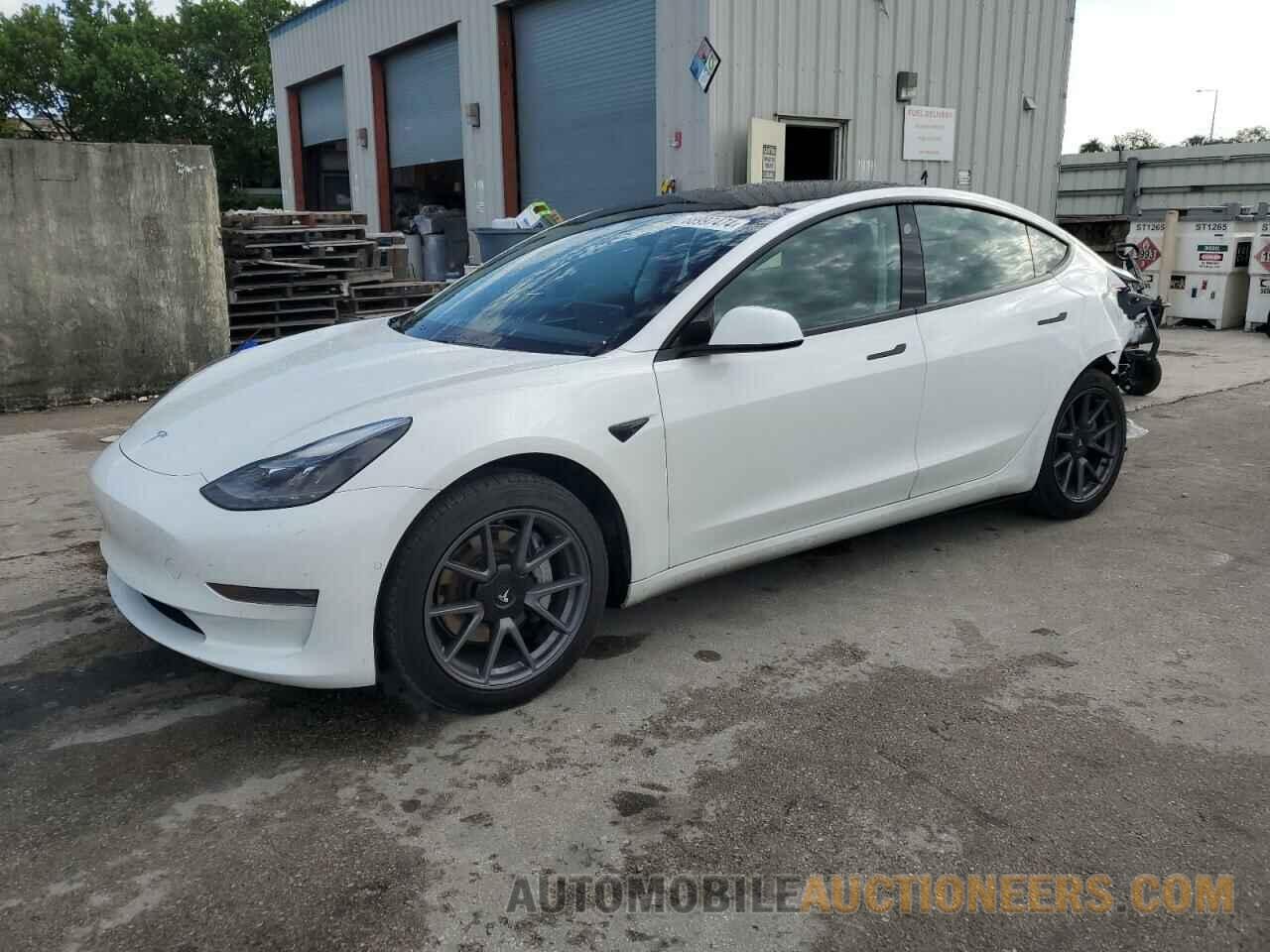 5YJ3E1EA8MF057933 TESLA MODEL 3 2021