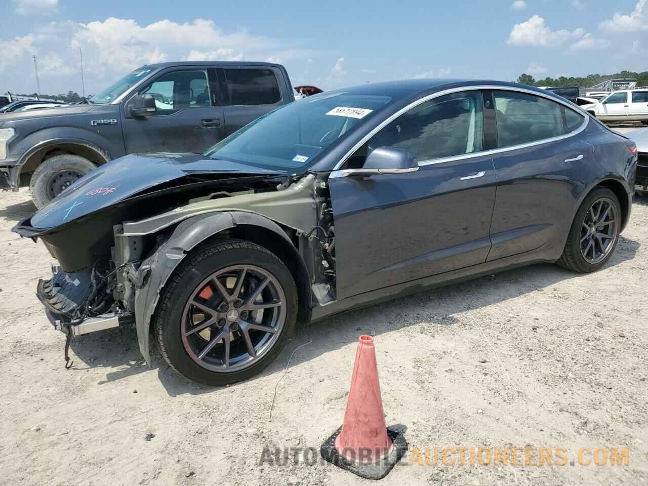 5YJ3E1EAXHF000901 TESLA MODEL 3 2017