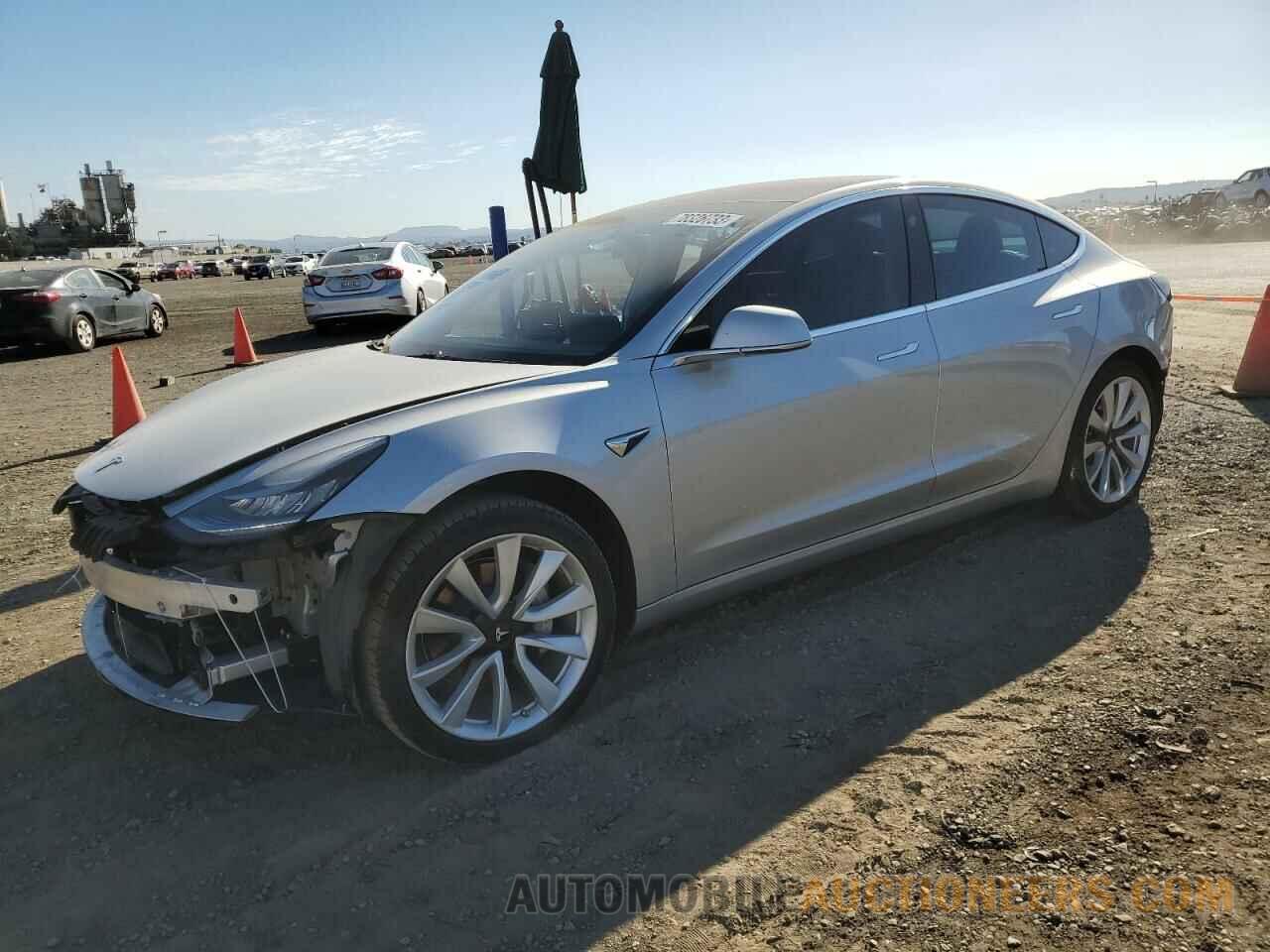 5YJ3E1EAXJF007871 TESLA MODEL 3 2018