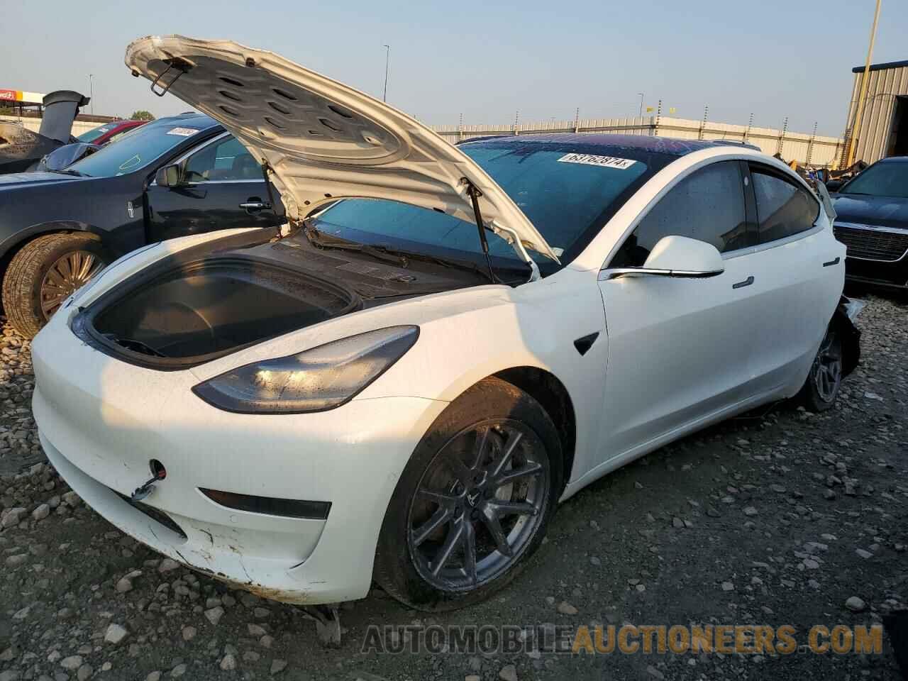 5YJ3E1EAXJF023472 TESLA MODEL 3 2018