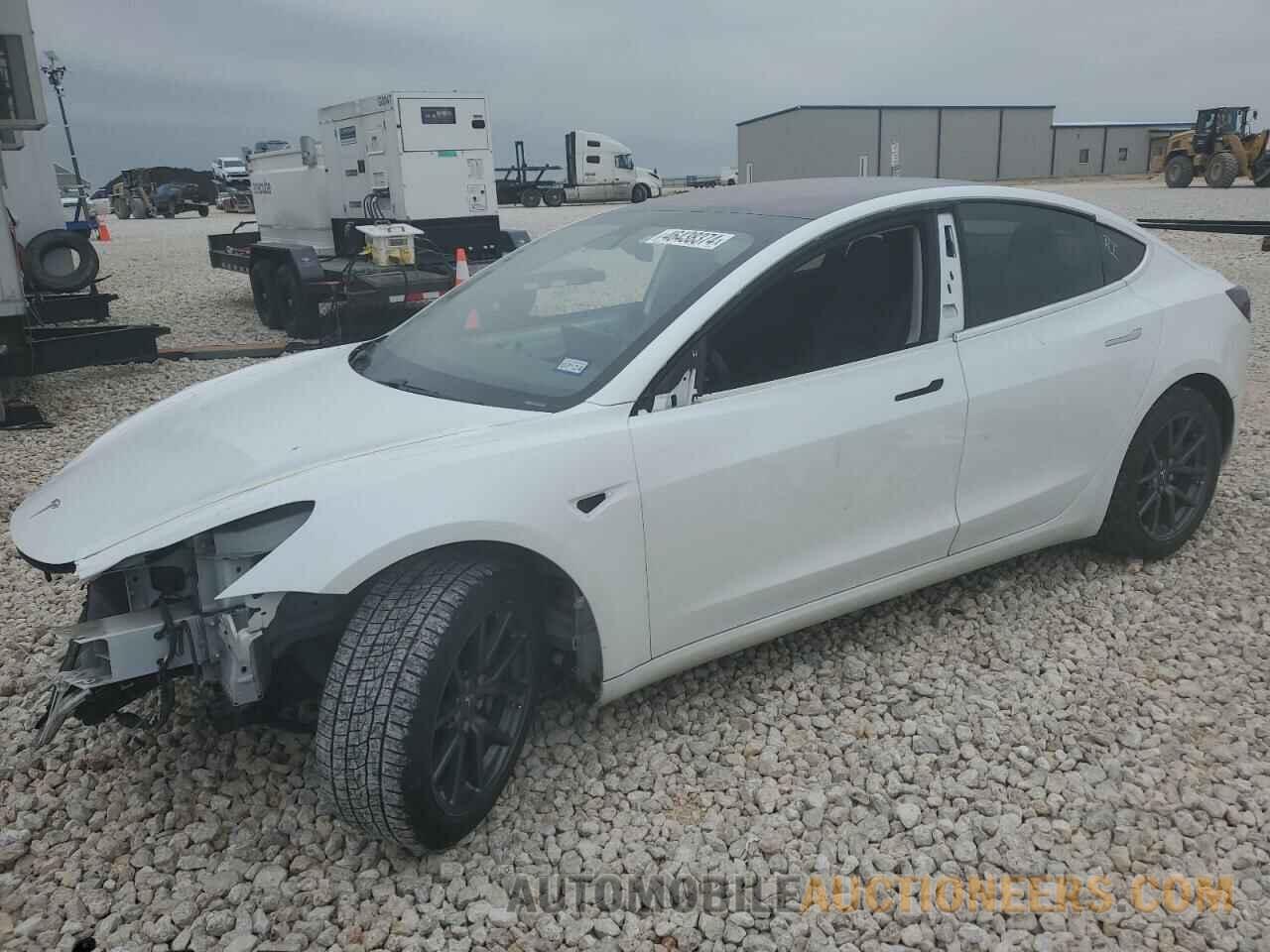 5YJ3E1EAXJF042149 TESLA MODEL 3 2018