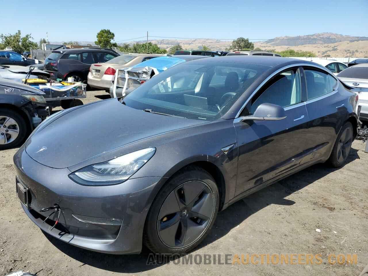 5YJ3E1EAXJF050946 TESLA MODEL 3 2018