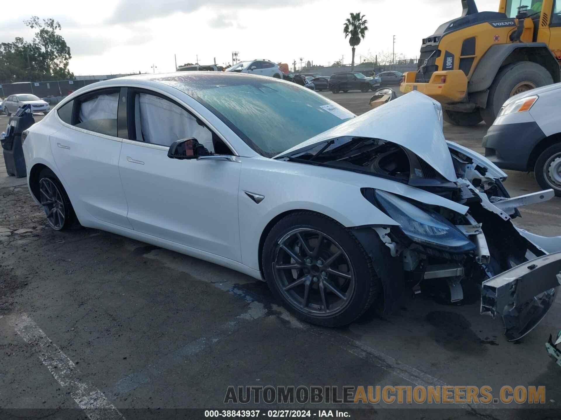 5YJ3E1EAXJF057508 TESLA MODEL 3 2018