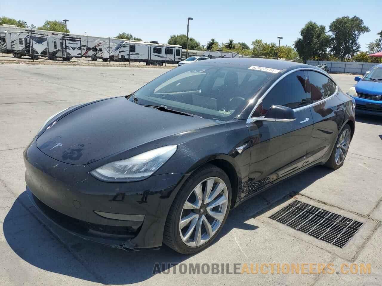 5YJ3E1EAXJF060375 TESLA MODEL 3 2018