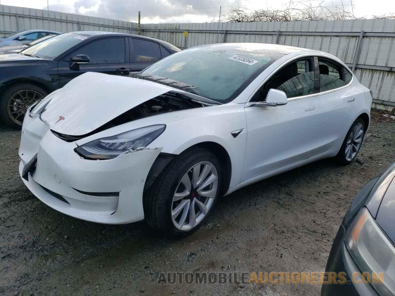 5YJ3E1EAXJF060490 TESLA MODEL 3 2018