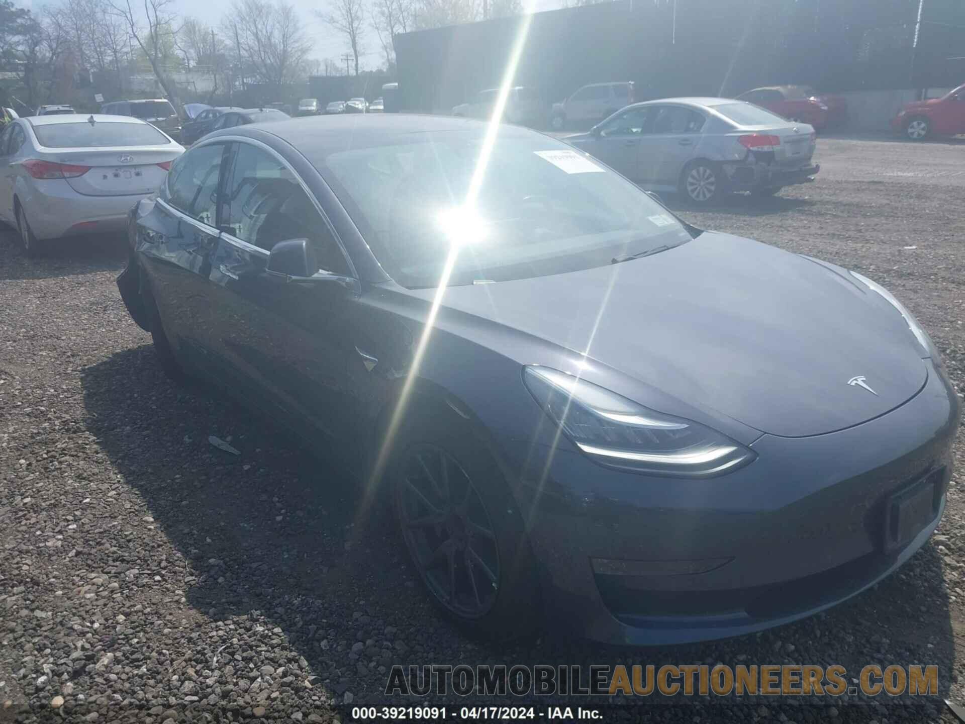 5YJ3E1EAXJF153297 TESLA MODEL 3 2018