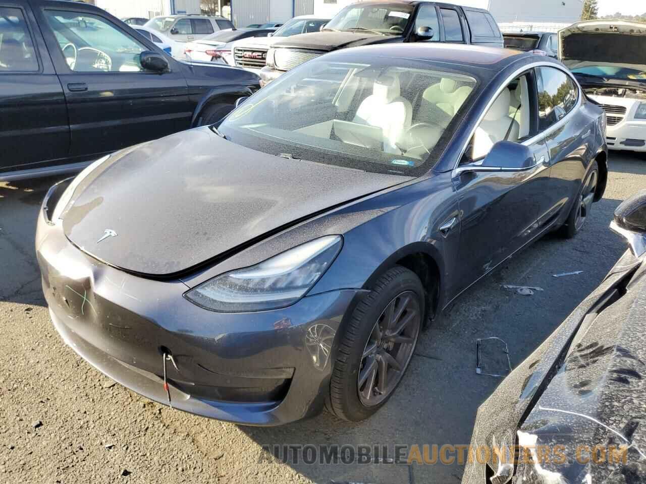 5YJ3E1EAXJF155597 TESLA MODEL 3 2018