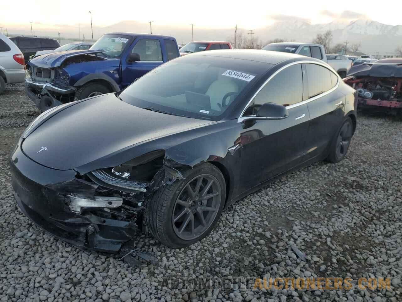 5YJ3E1EB0KF194838 TESLA MODEL 3 2019