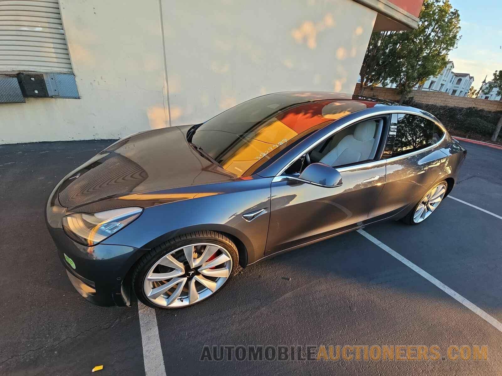 5YJ3E1EB1JF055185 Tesla Model 3 2018