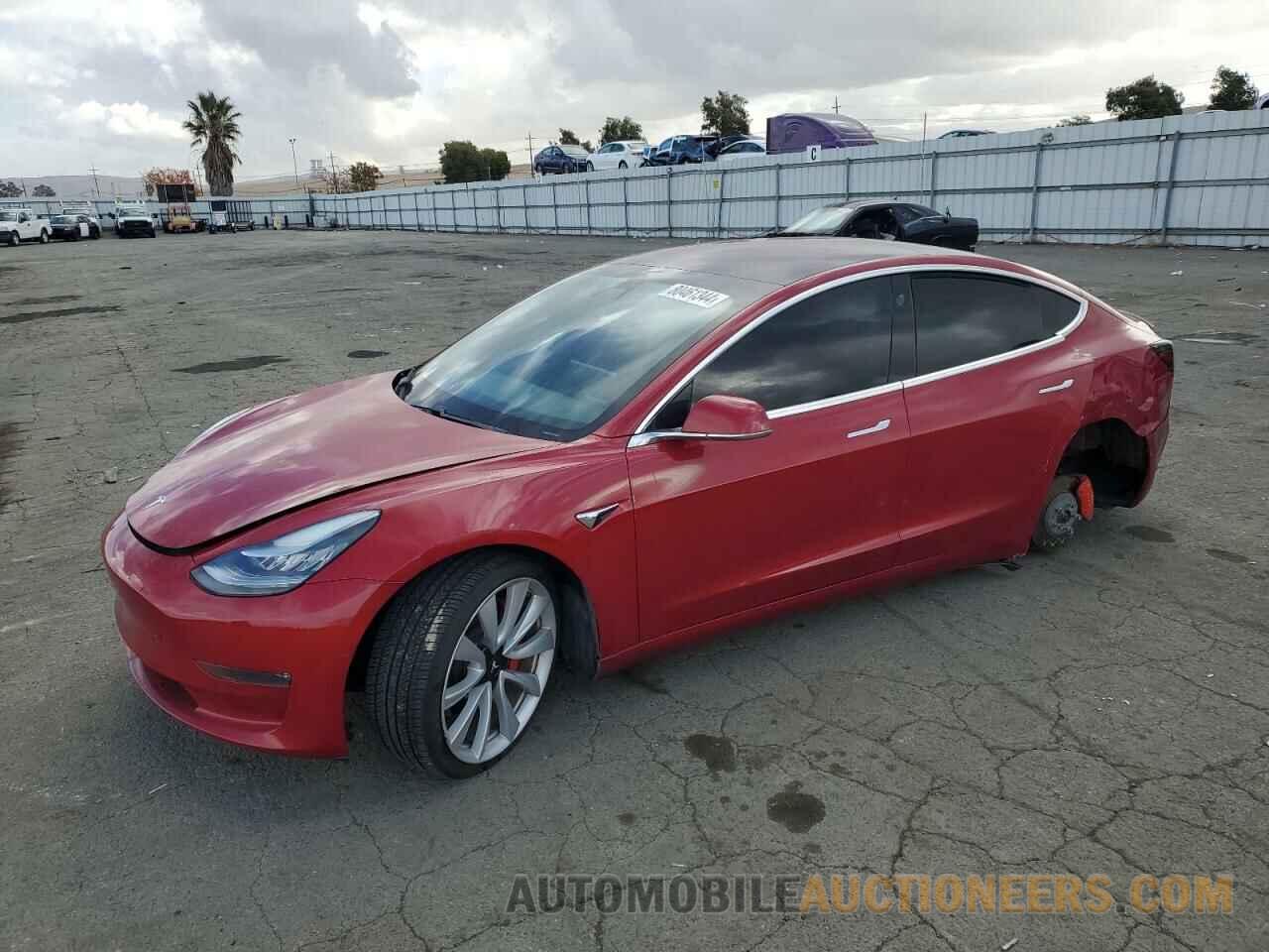 5YJ3E1EB1JF063240 TESLA MODEL 3 2018