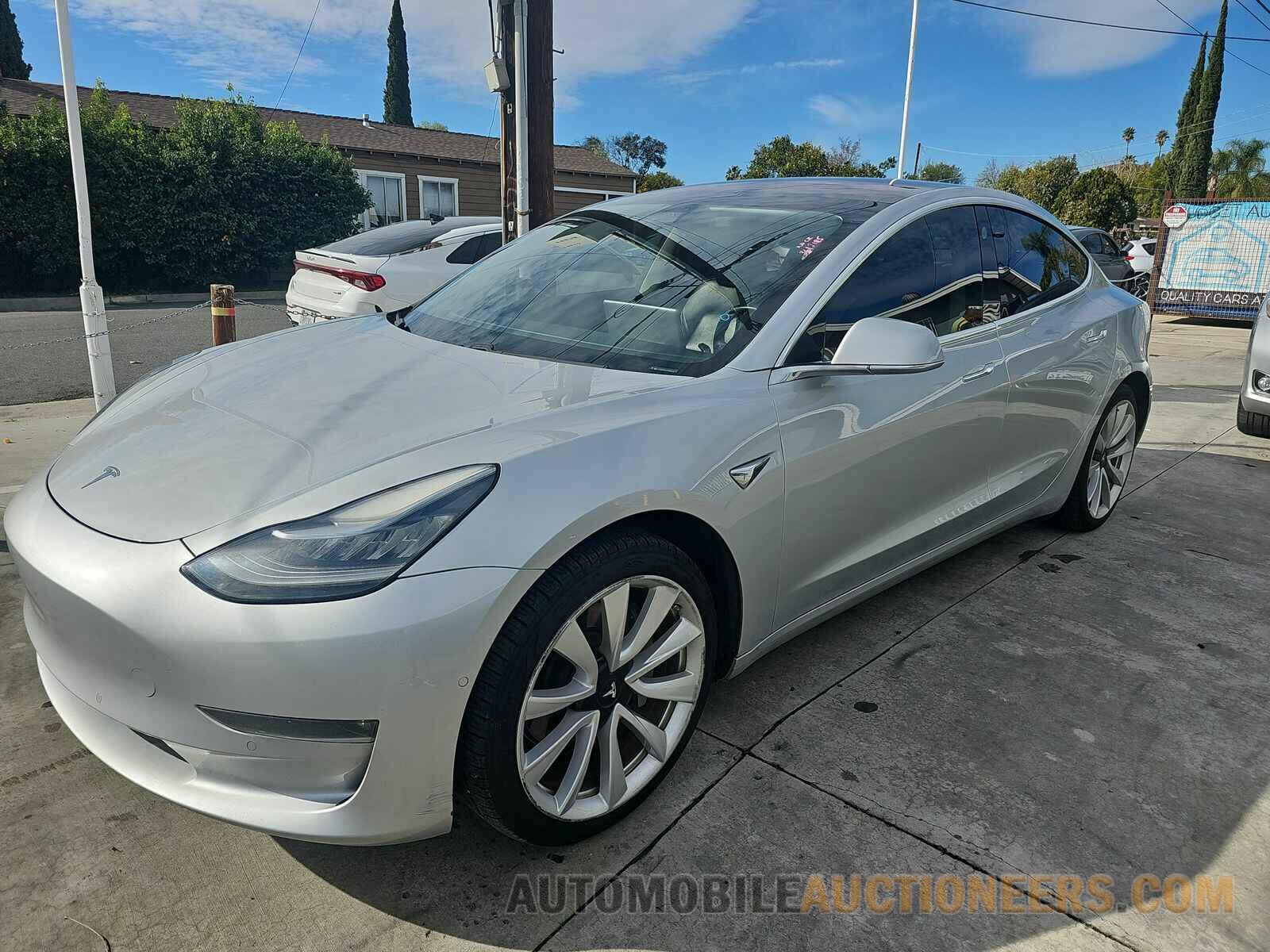 5YJ3E1EB1JF069233 Tesla Model 3 2018