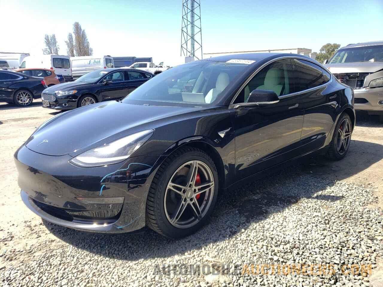 5YJ3E1EB1JF078725 TESLA MODEL 3 2018