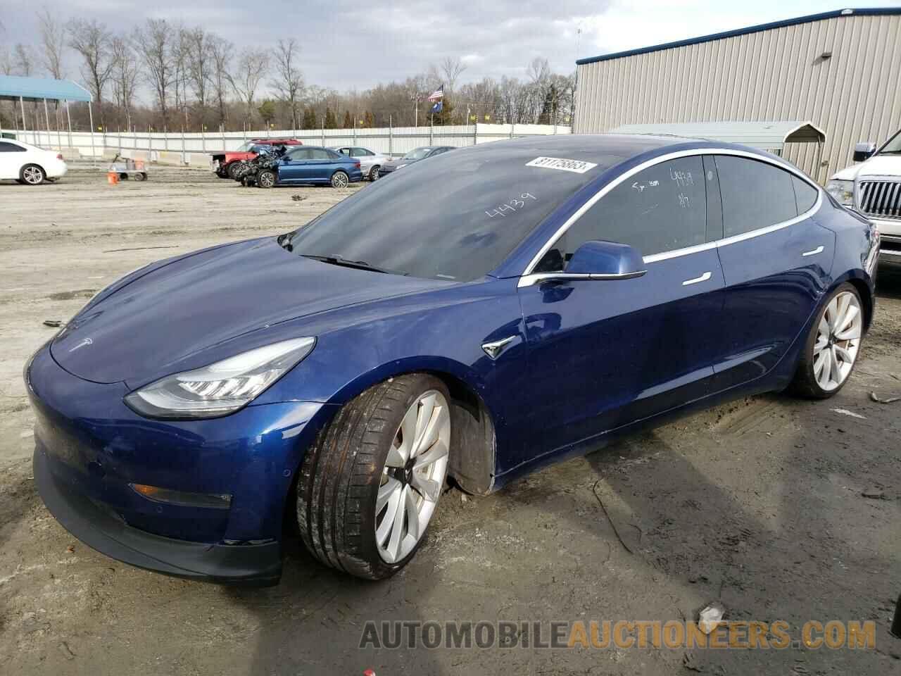 5YJ3E1EB1JF083892 TESLA MODEL 3 2018