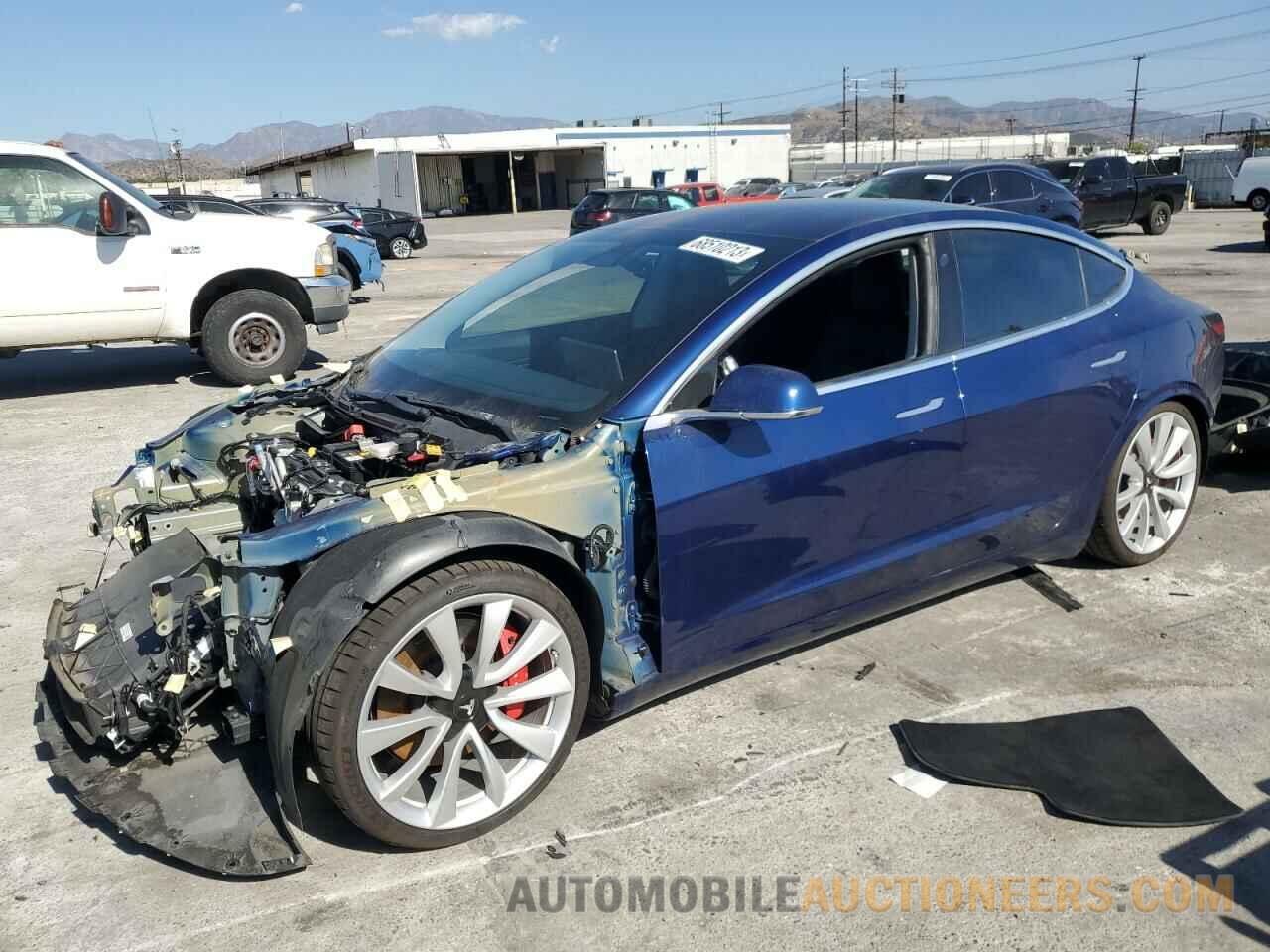 5YJ3E1EB1JF083973 TESLA MODEL 3 2018