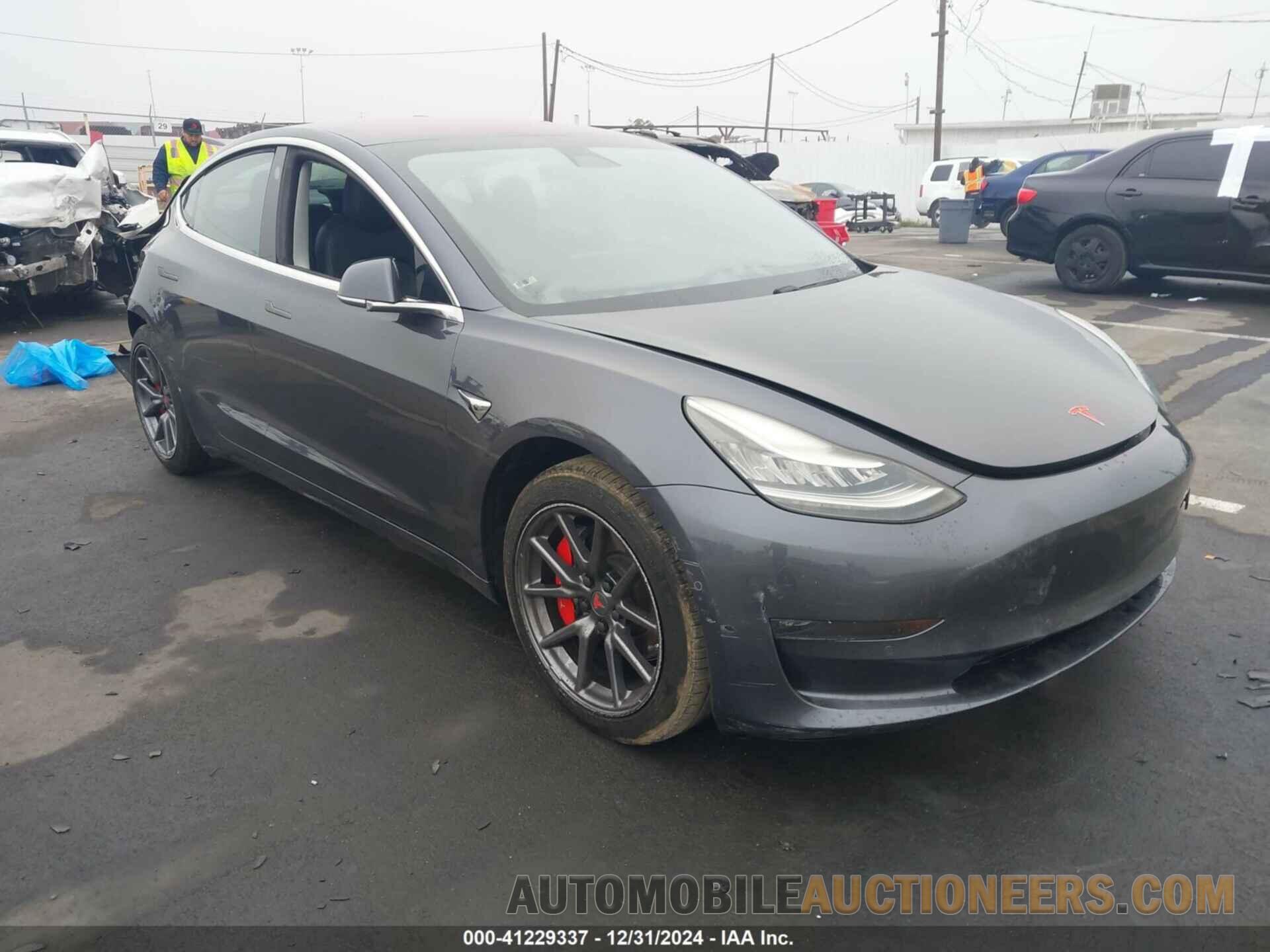 5YJ3E1EB1JF181353 TESLA MODEL 3 2018