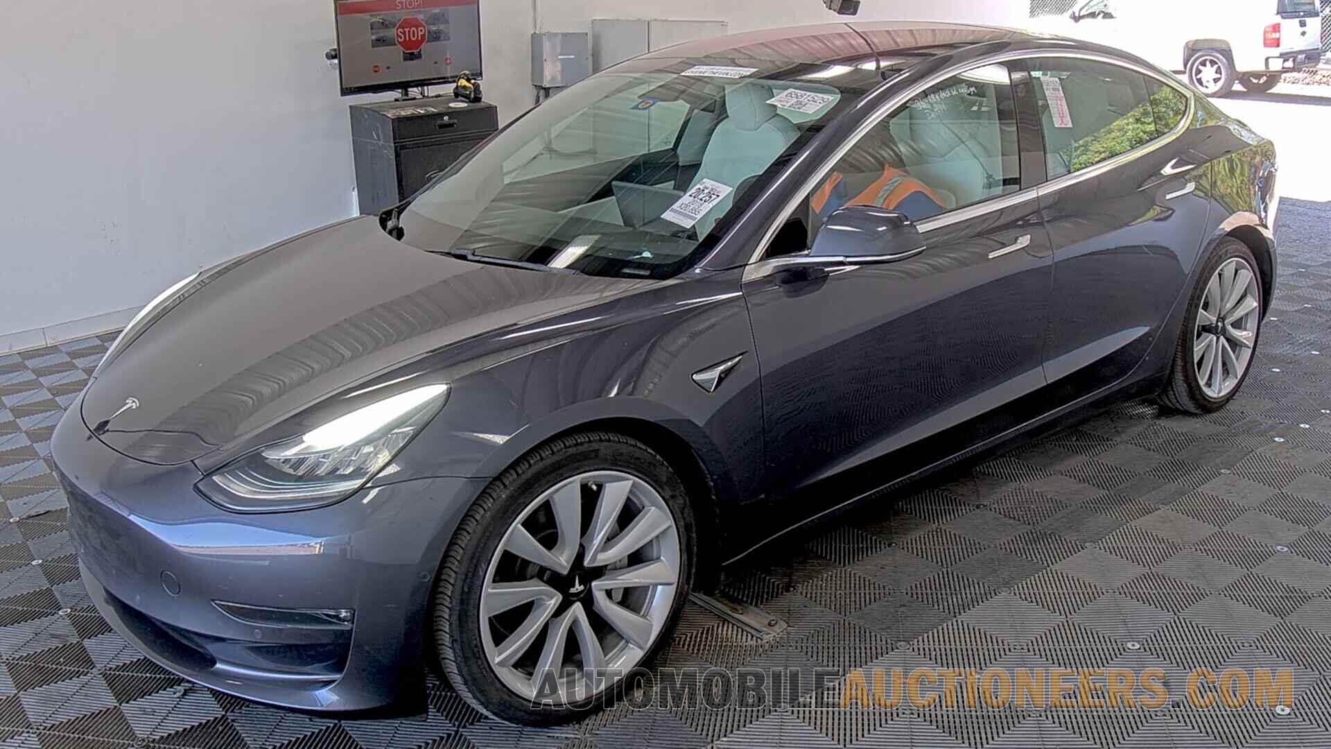 5YJ3E1EB1JF188335 Tesla Model 3 2018