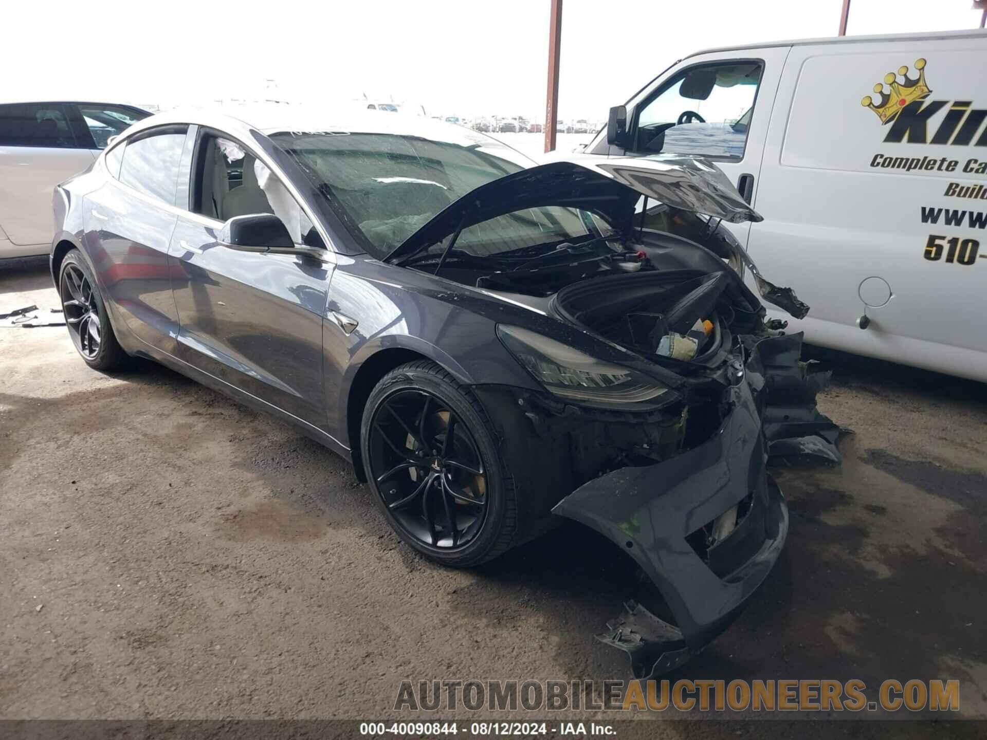 5YJ3E1EB1JF188657 TESLA MODEL 3 2018