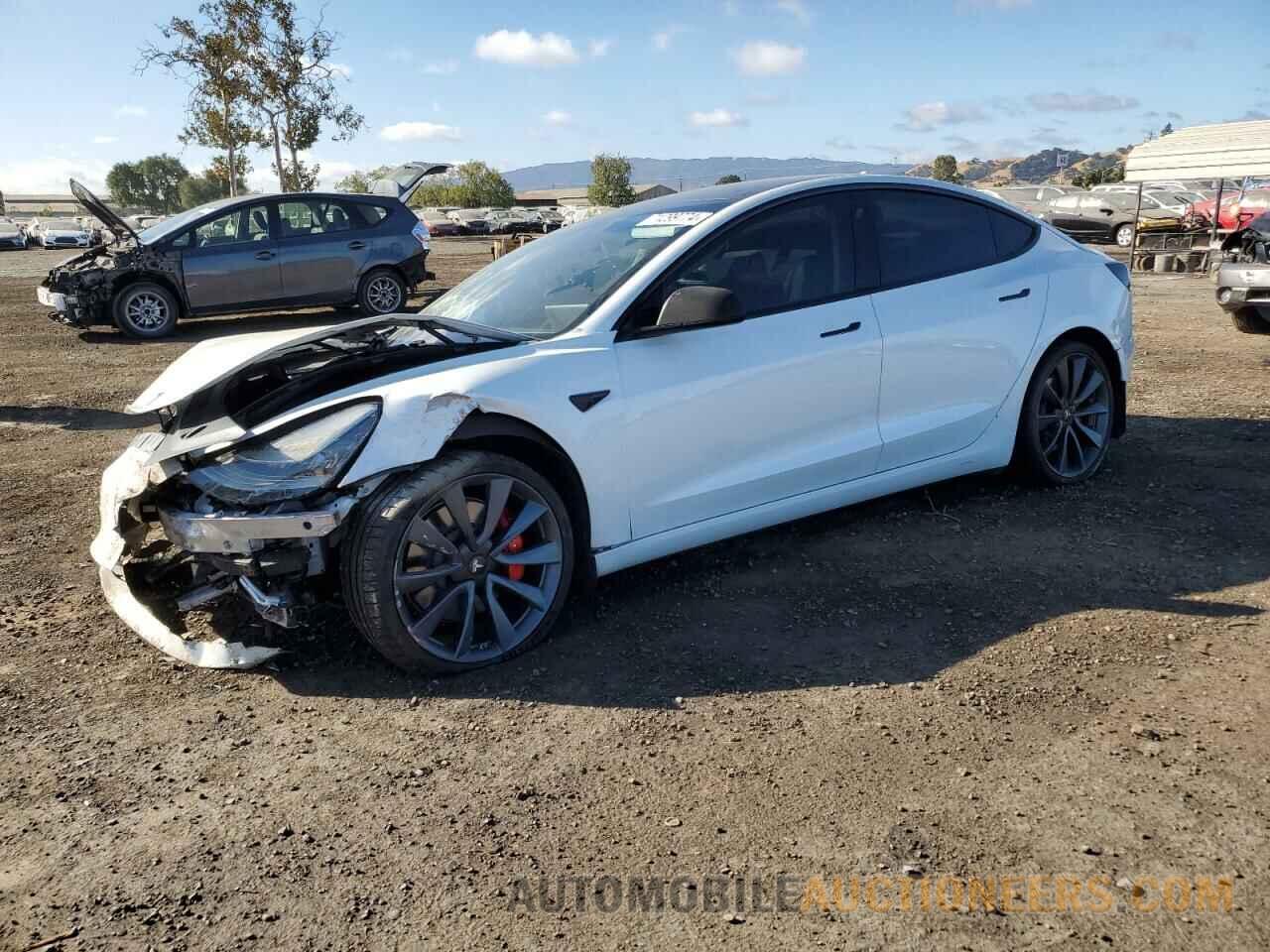 5YJ3E1EB1KF425665 TESLA MODEL 3 2019