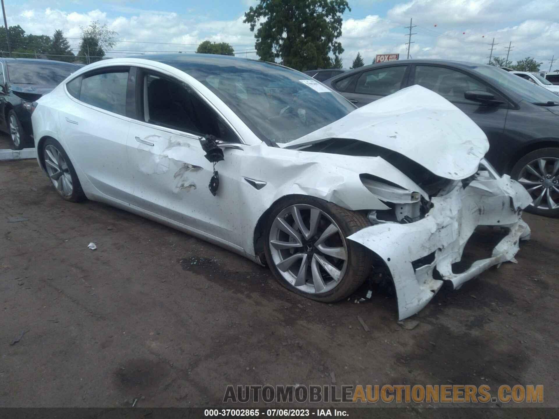 5YJ3E1EB1KF433989 TESLA MODEL 3 2019