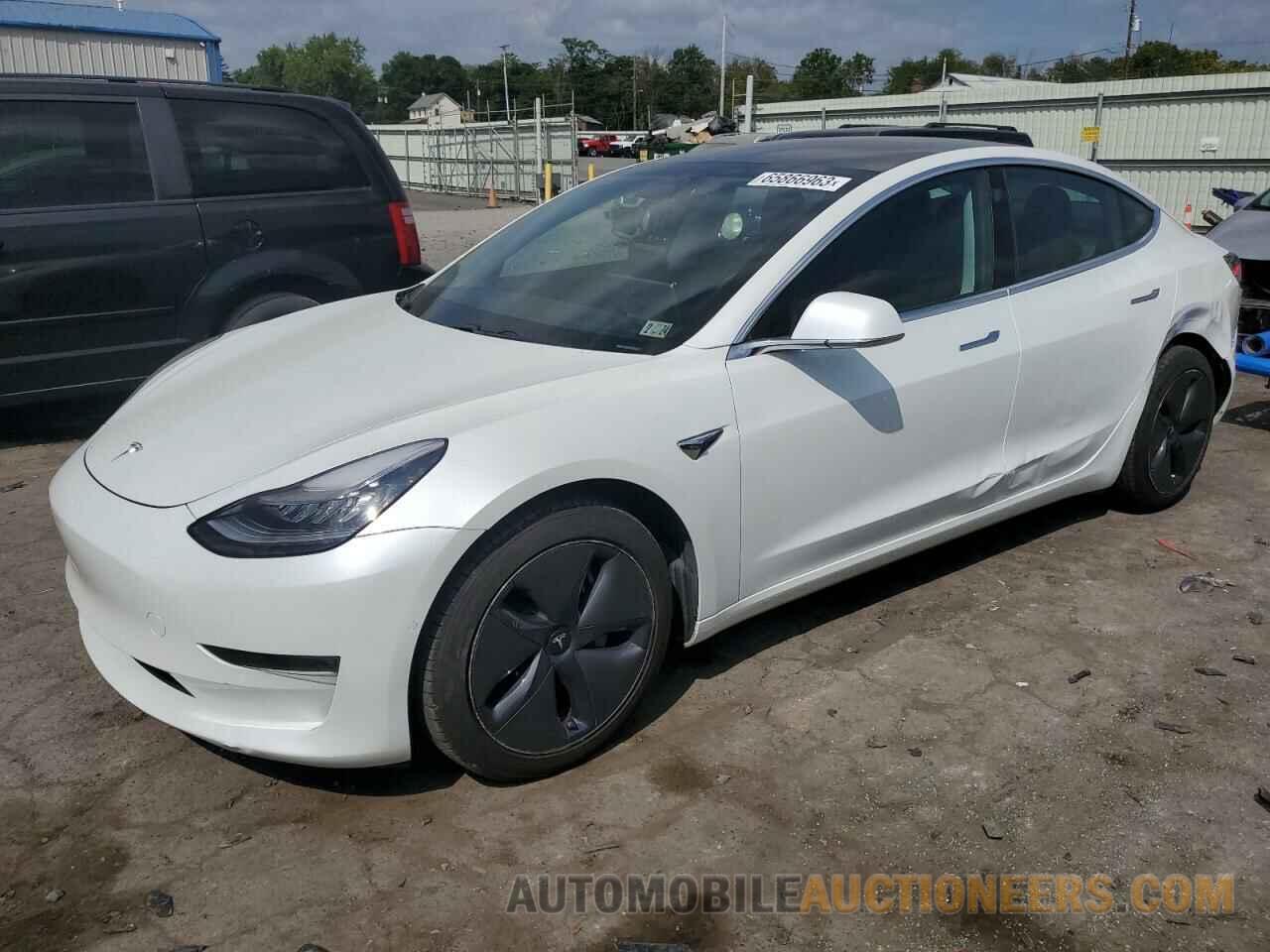 5YJ3E1EB1KF493819 TESLA MODEL 3 2019