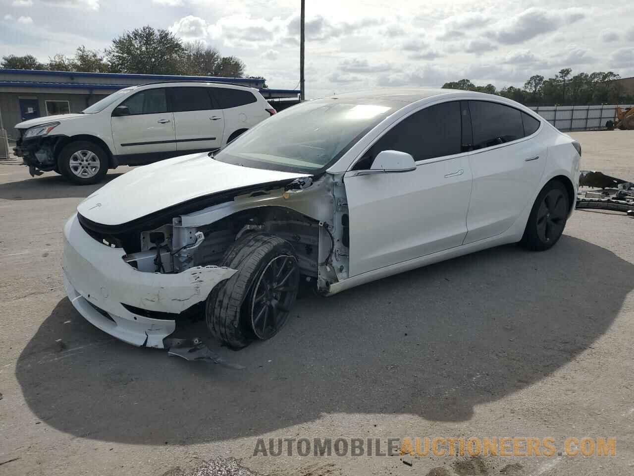 5YJ3E1EB1KF494727 TESLA MODEL 3 2019