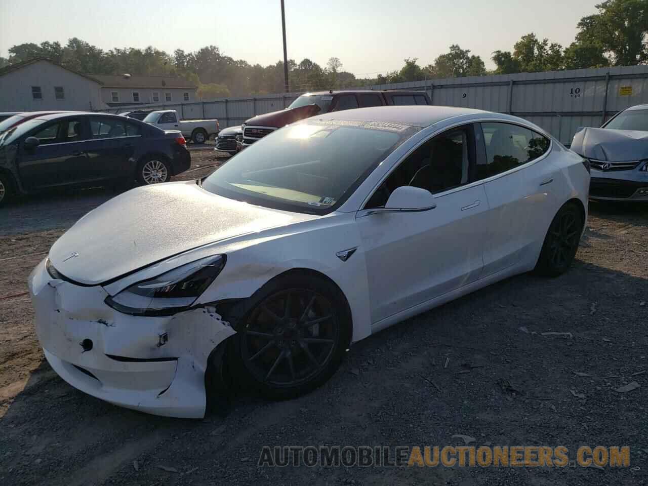 5YJ3E1EB2JF055082 TESLA MODEL 3 2018