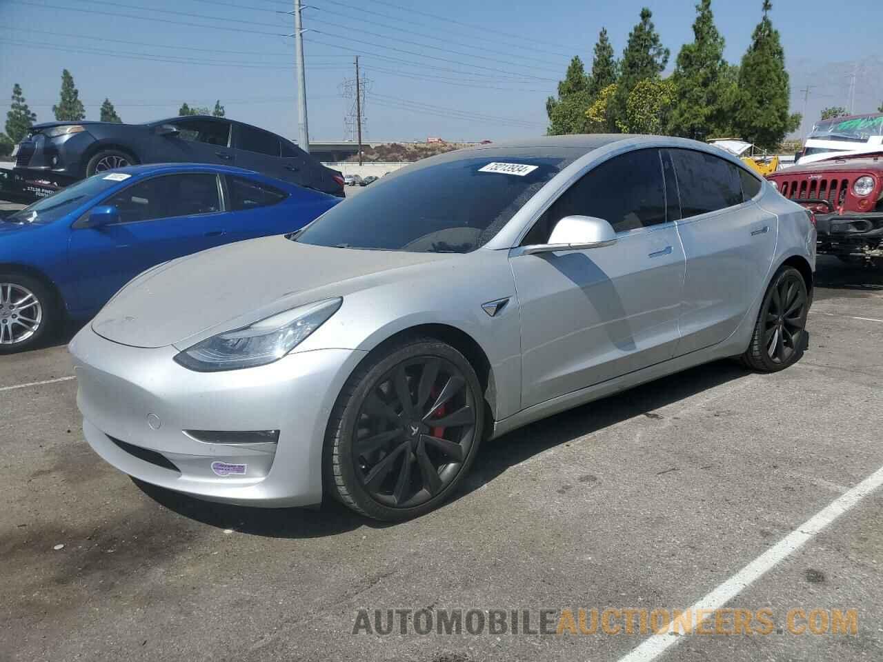 5YJ3E1EB2JF083447 TESLA MODEL 3 2018