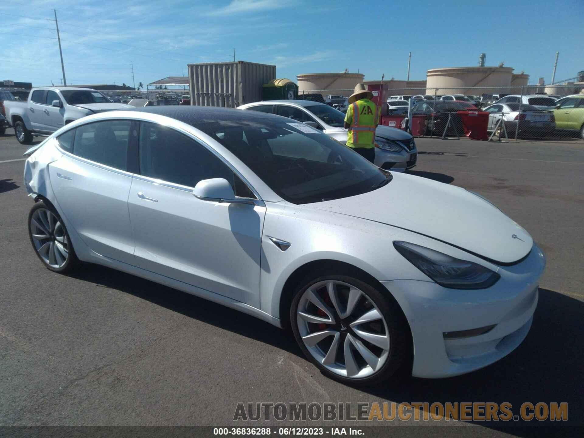 5YJ3E1EB2JF083822 TESLA MODEL 3 2018