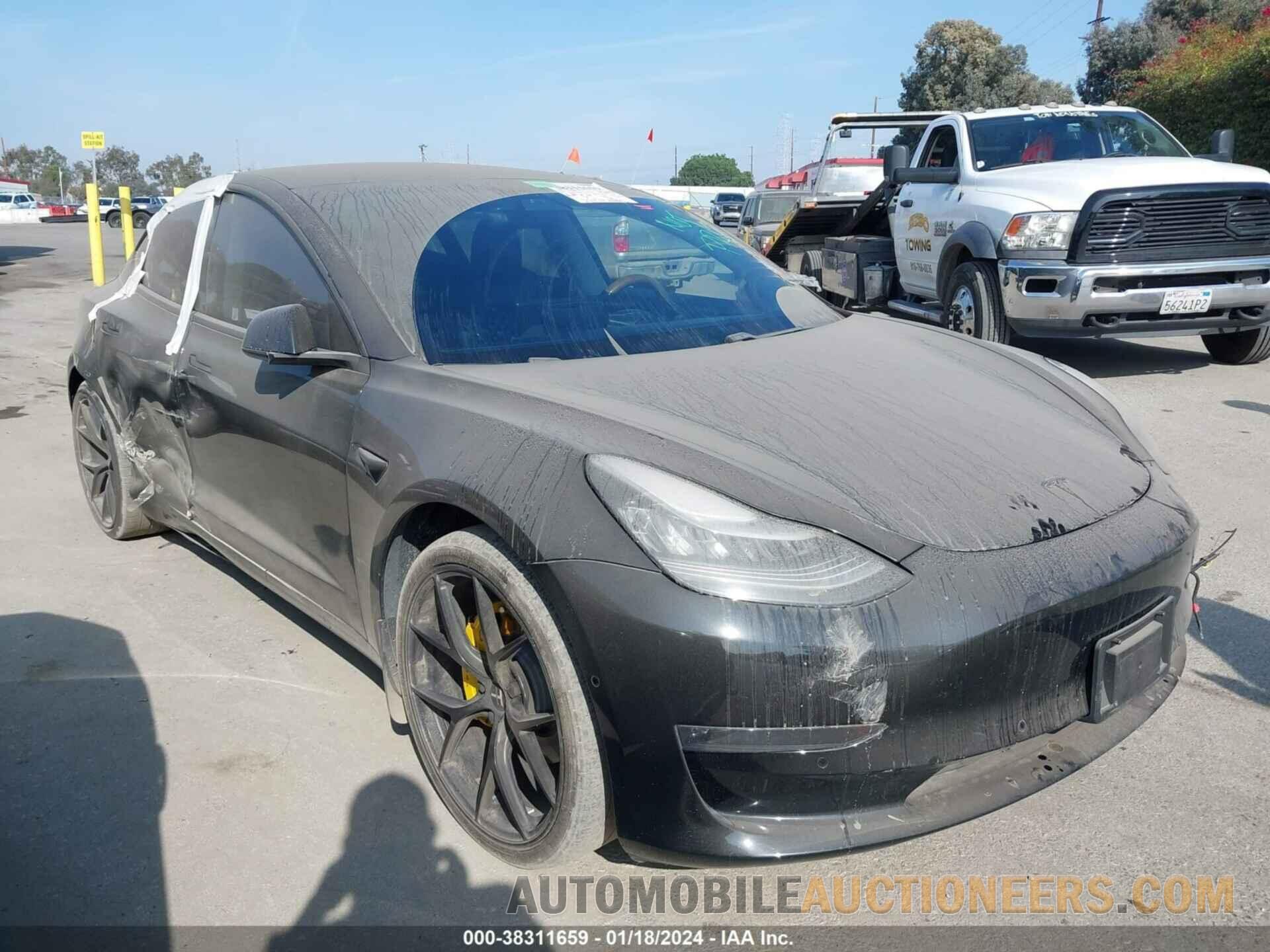 5YJ3E1EB2JF084565 TESLA MODEL 3 2018