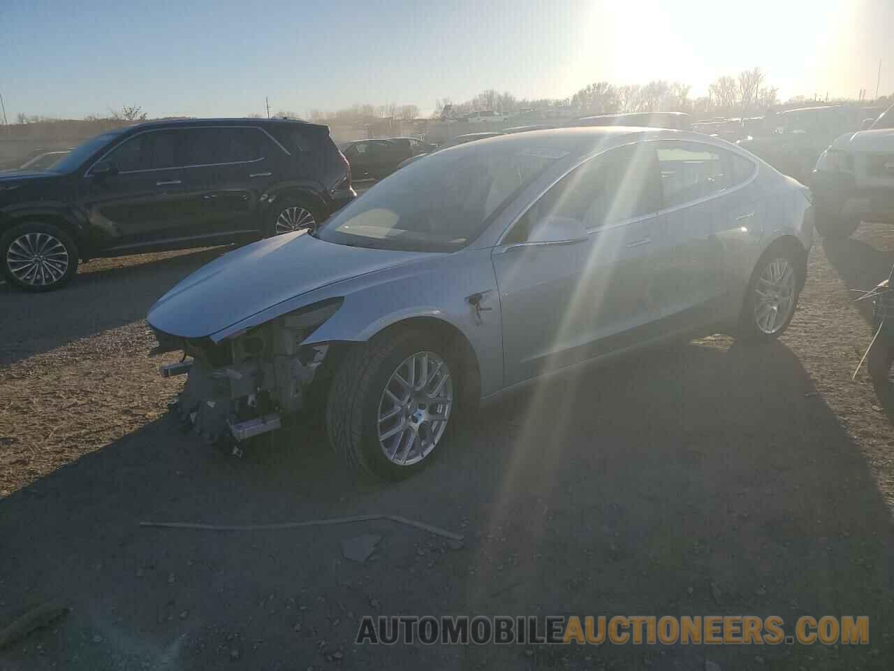 5YJ3E1EB2JF085747 TESLA MODEL 3 2018