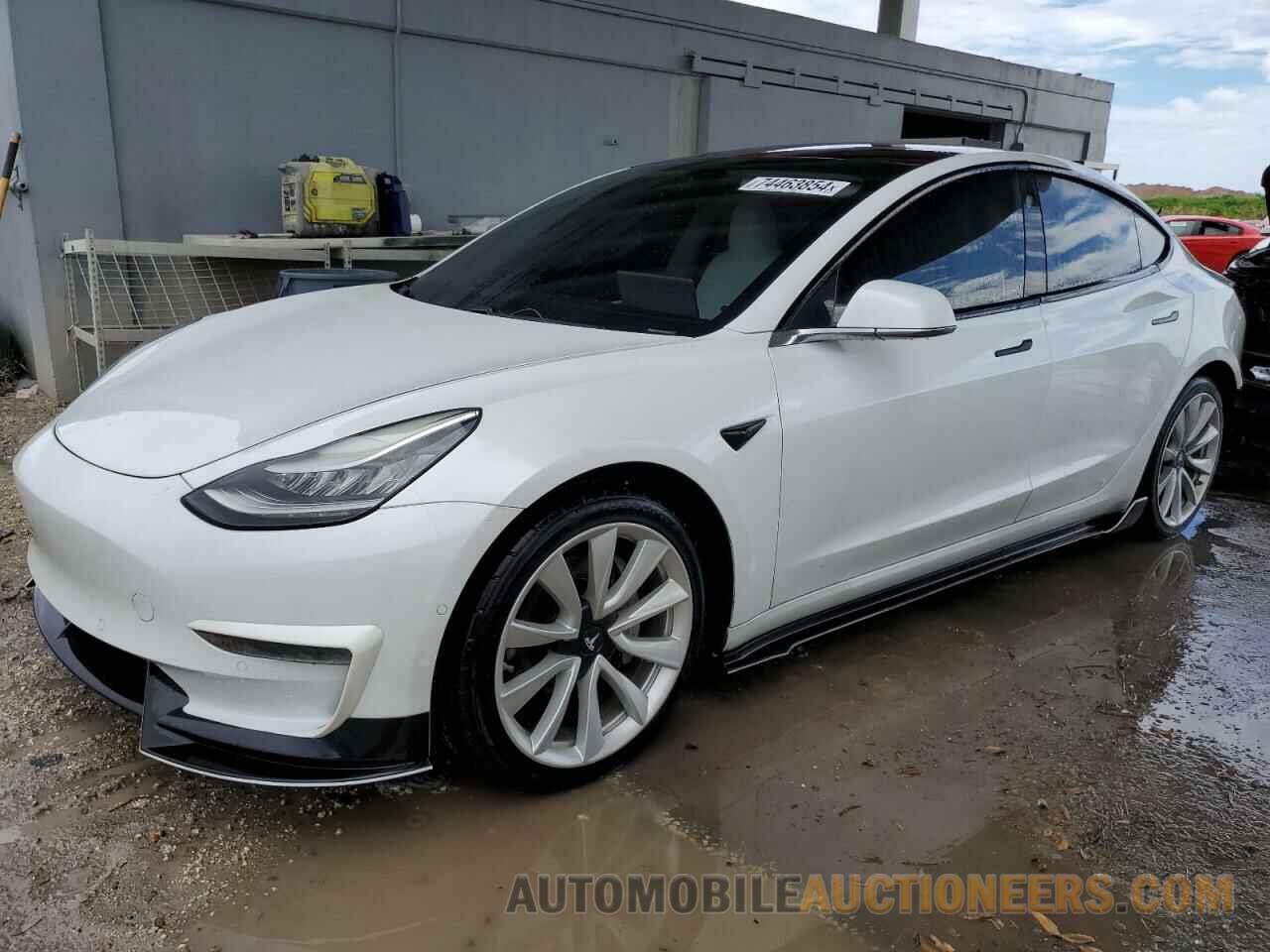 5YJ3E1EB2JF097963 TESLA MODEL 3 2018