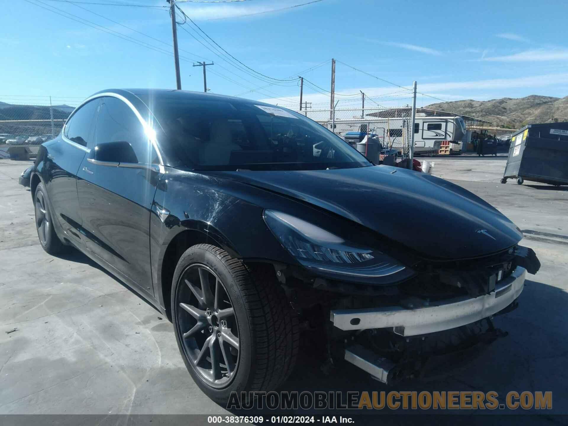 5YJ3E1EB2JF099163 TESLA MODEL 3 2018