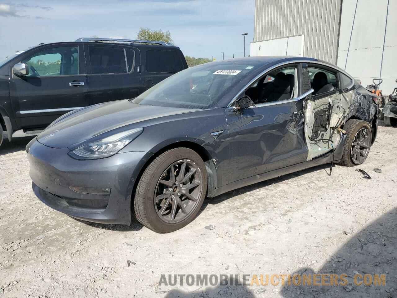 5YJ3E1EB2JF114017 TESLA MODEL 3 2018