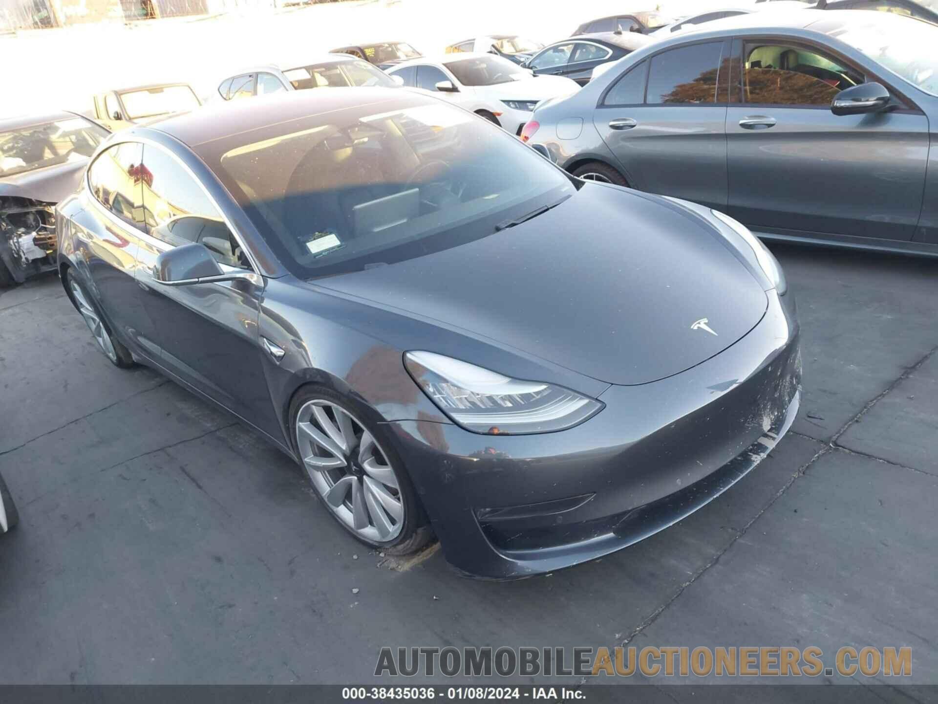 5YJ3E1EB2JF132498 TESLA MODEL 3 2018