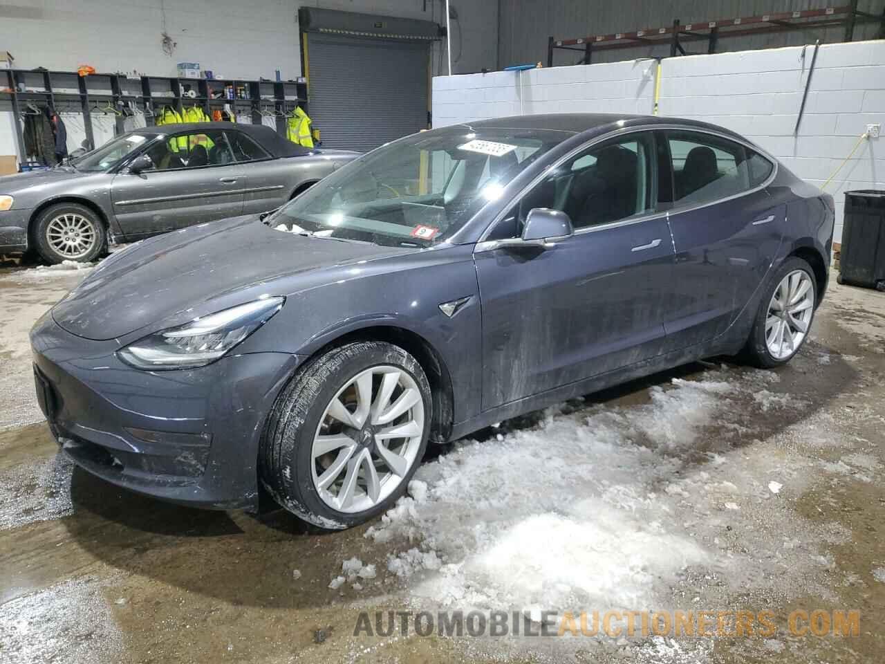 5YJ3E1EB2JF185296 TESLA MODEL 3 2018