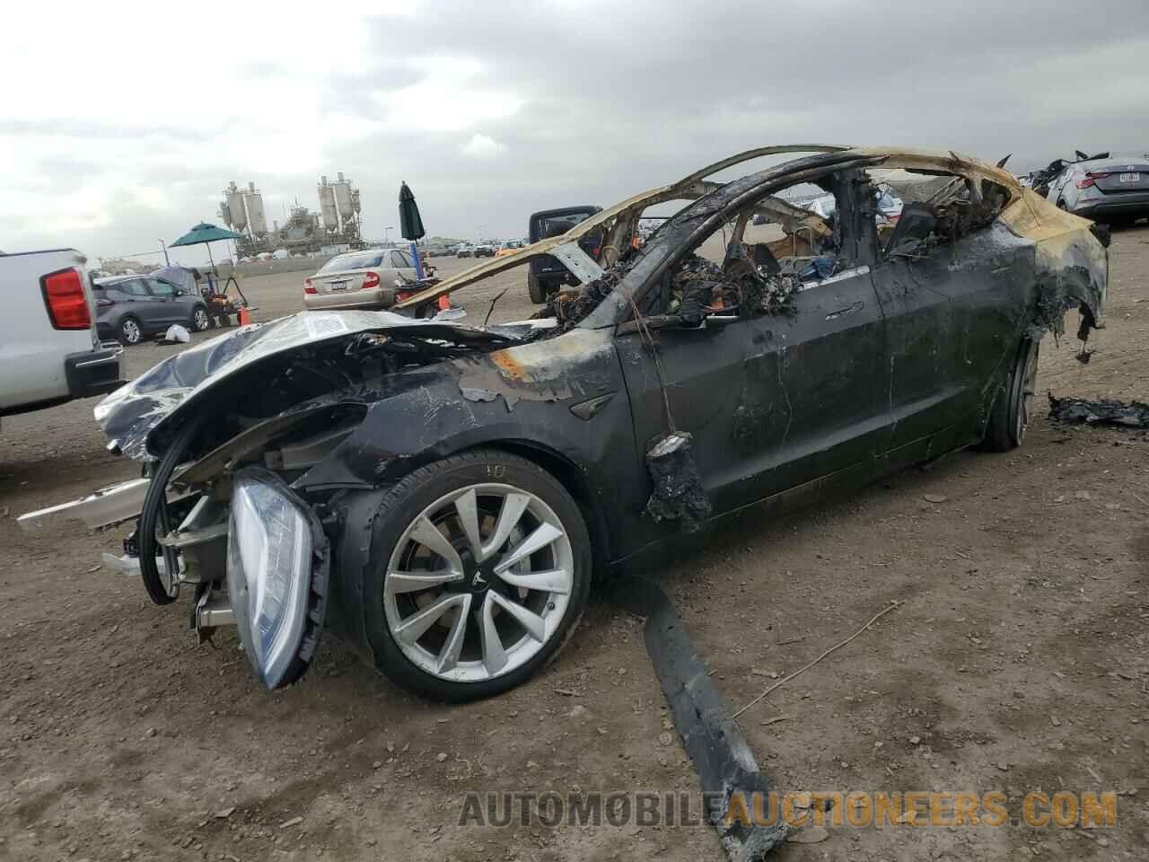 5YJ3E1EB2JF186089 TESLA MODEL 3 2018