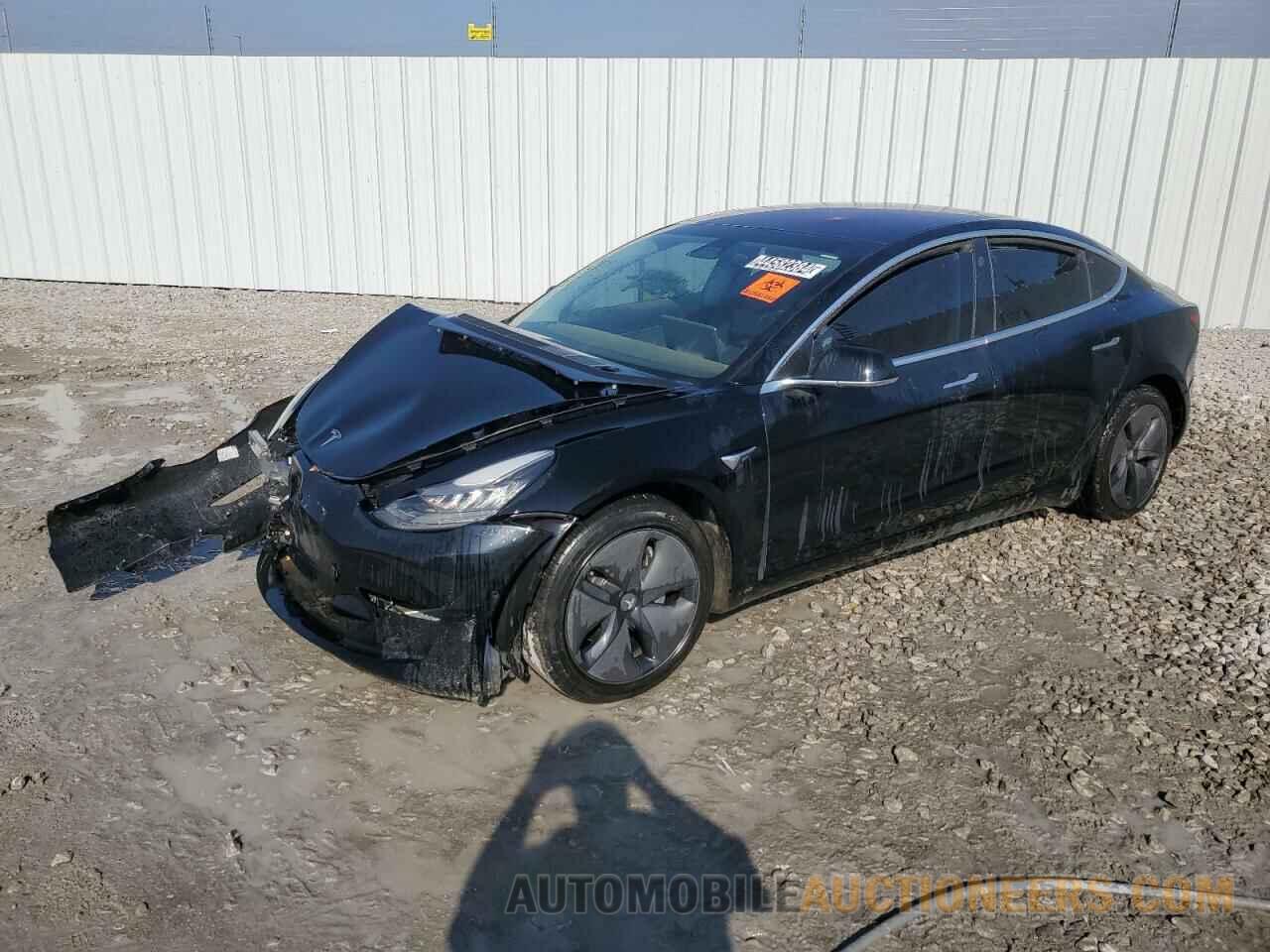 5YJ3E1EB2KF197143 TESLA MODEL 3 2019