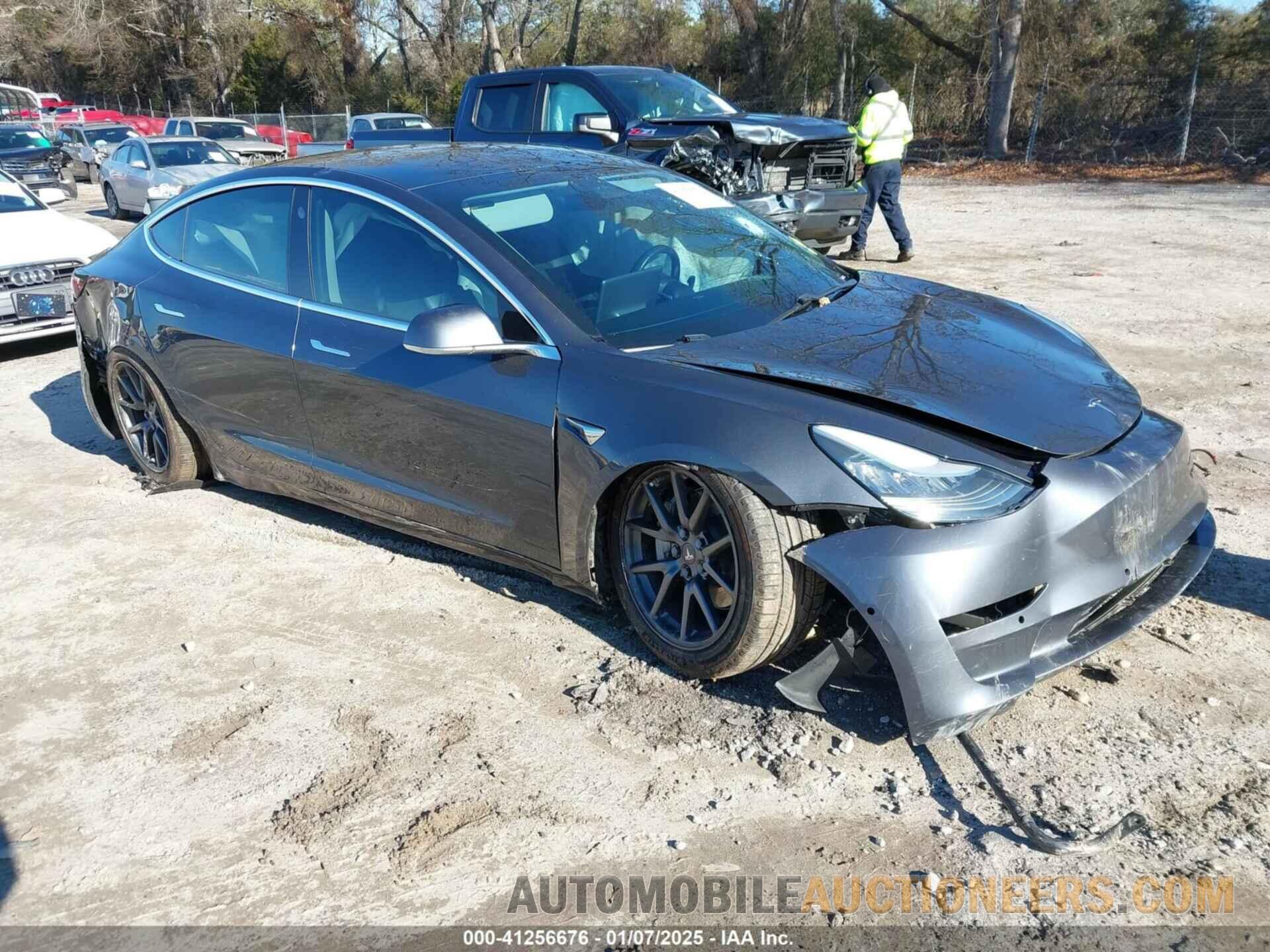 5YJ3E1EB2KF385998 TESLA MODEL 3 2019