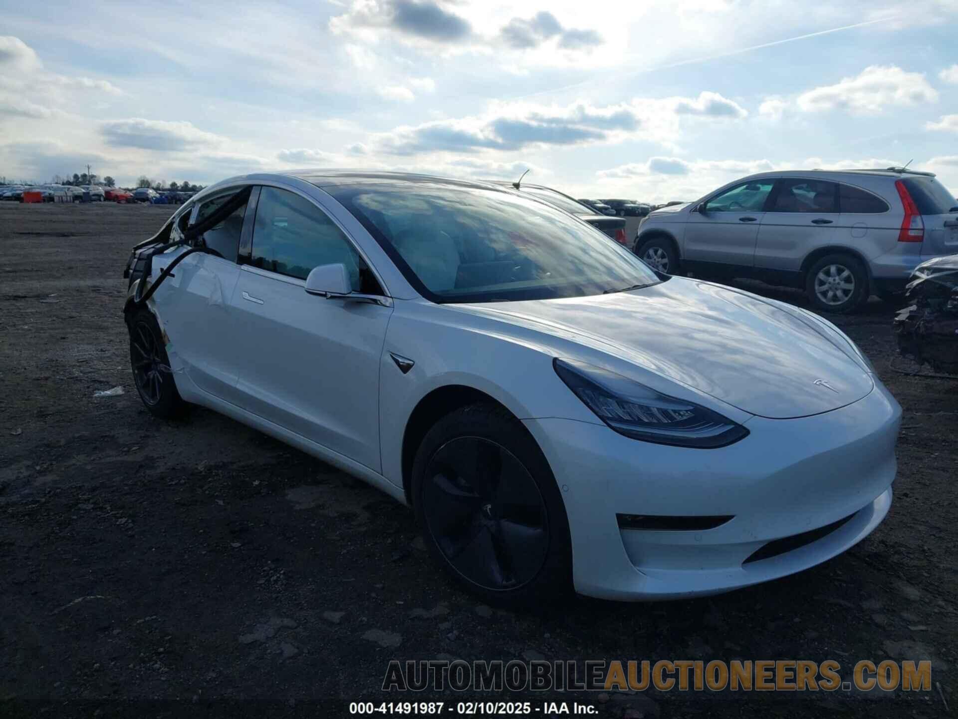 5YJ3E1EB2KF437159 TESLA MODEL 3 2019