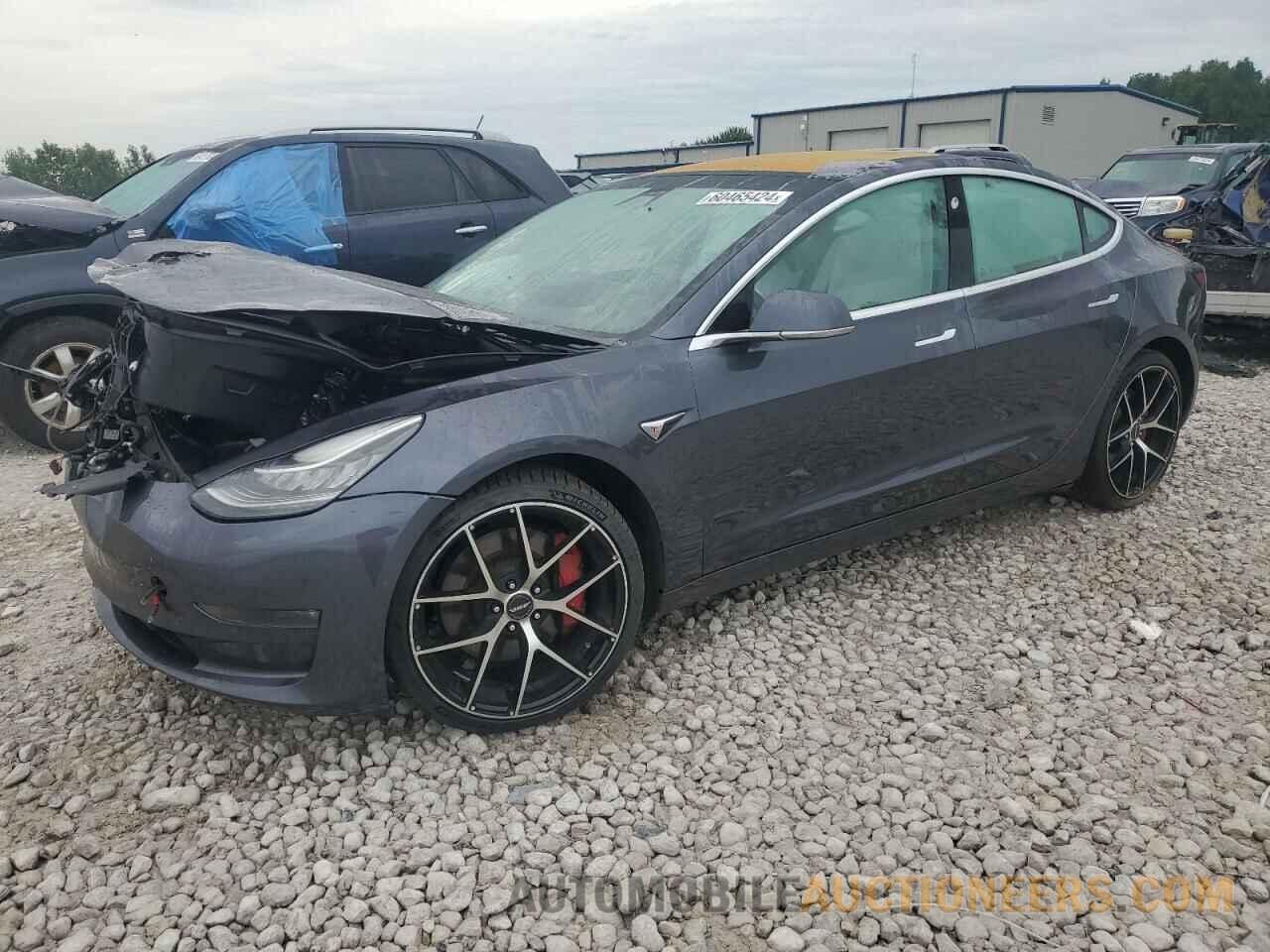 5YJ3E1EB3JF055592 TESLA MODEL 3 2018