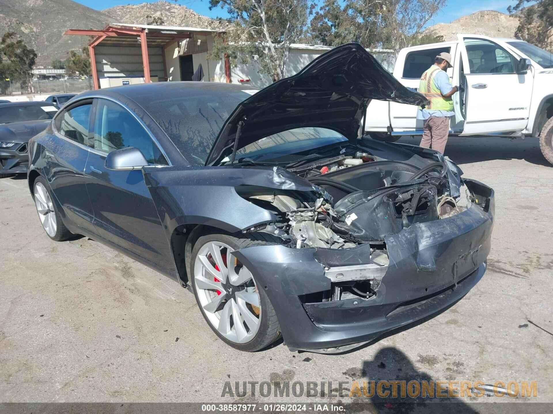 5YJ3E1EB3JF083165 TESLA MODEL 3 2018